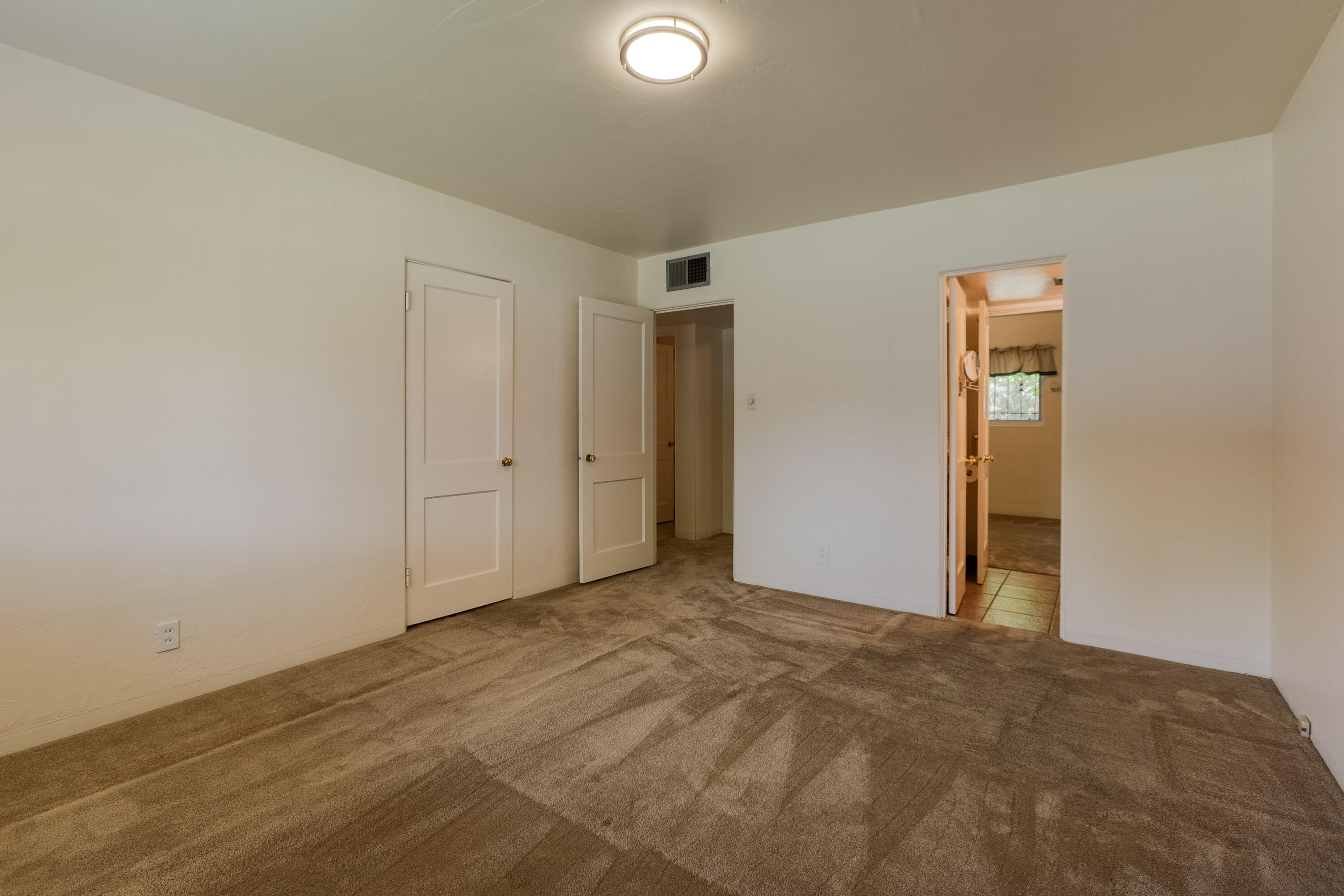 1915 Valencia Drive NE