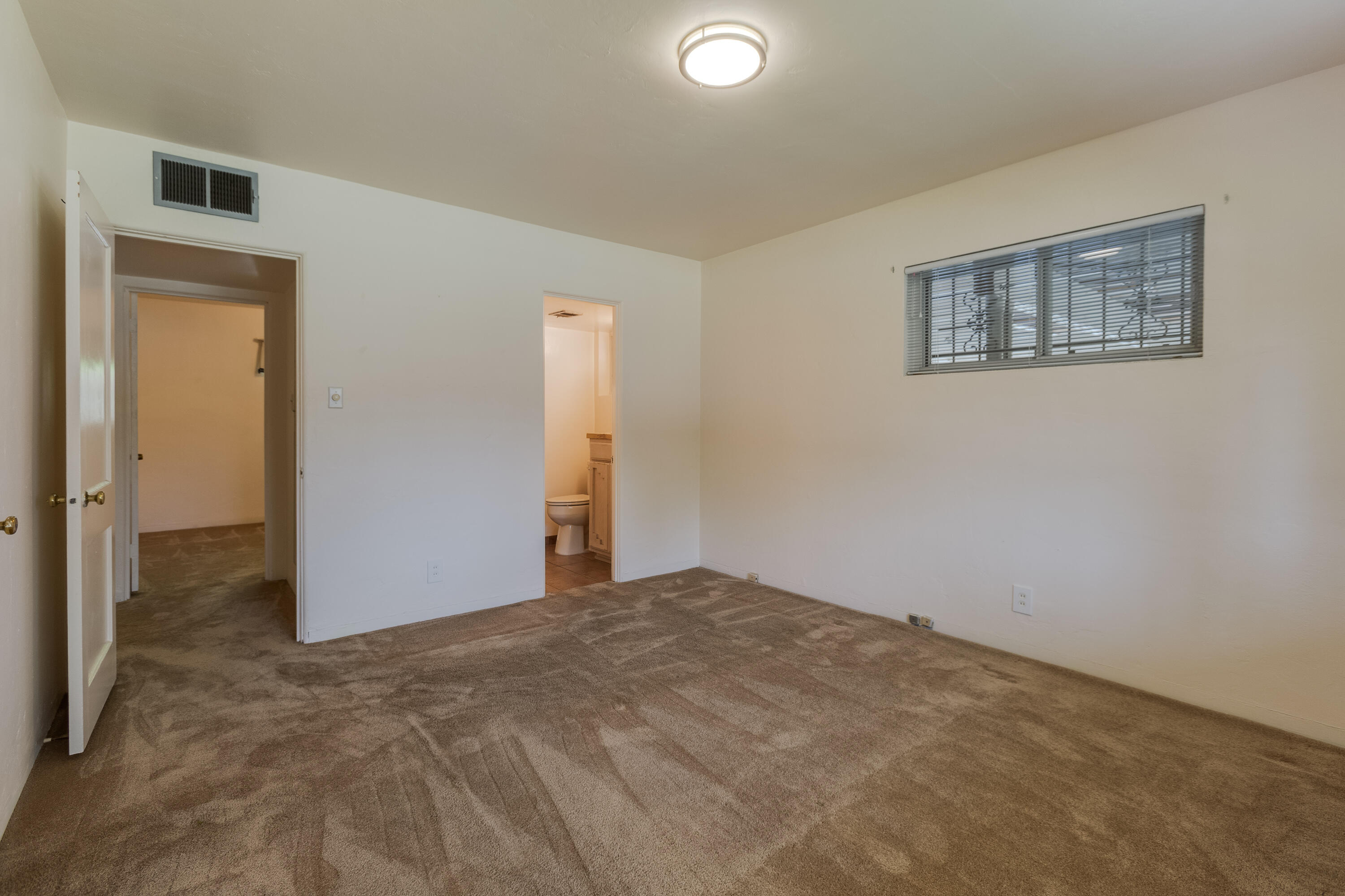 1915 Valencia Drive NE