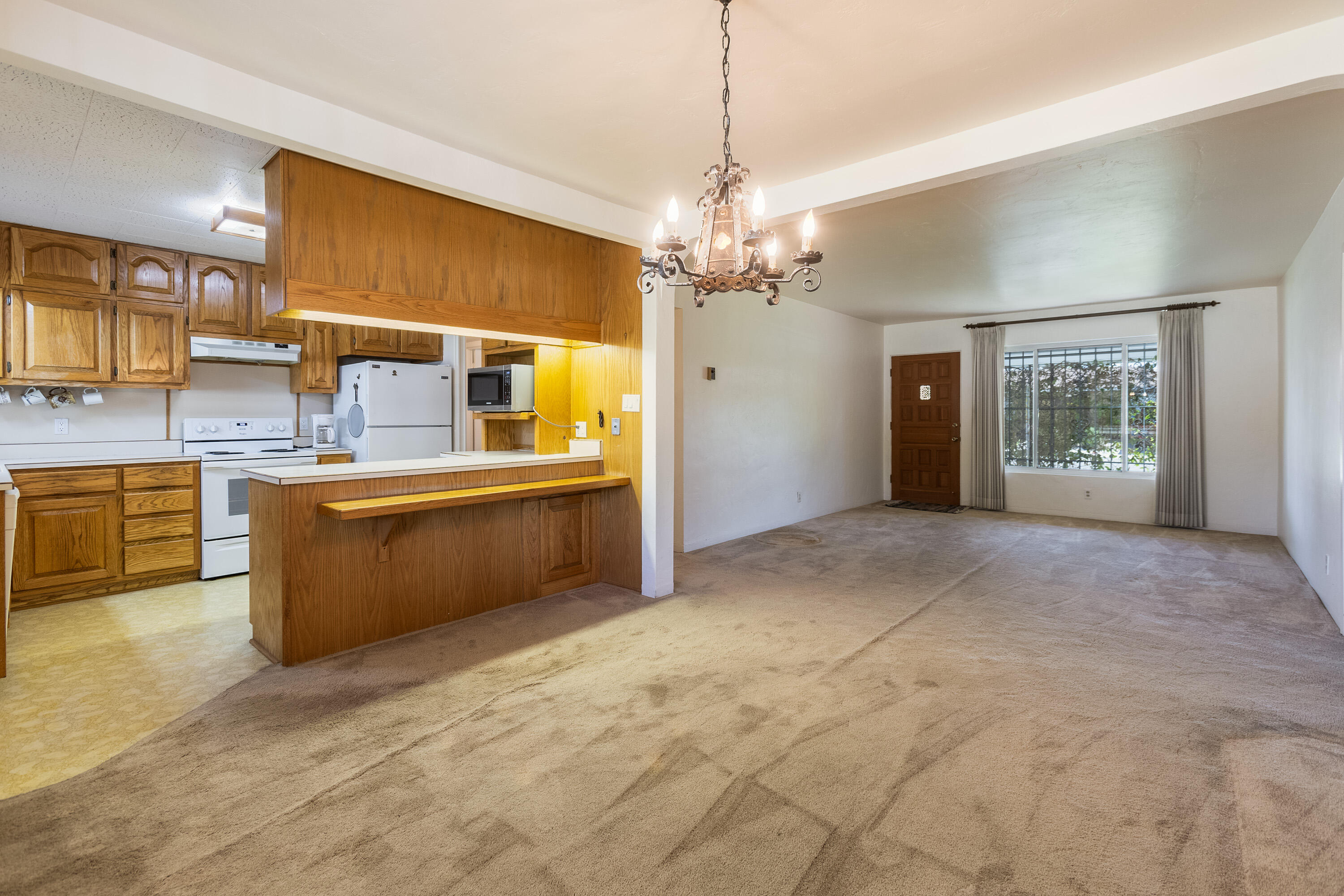 1915 Valencia Drive NE