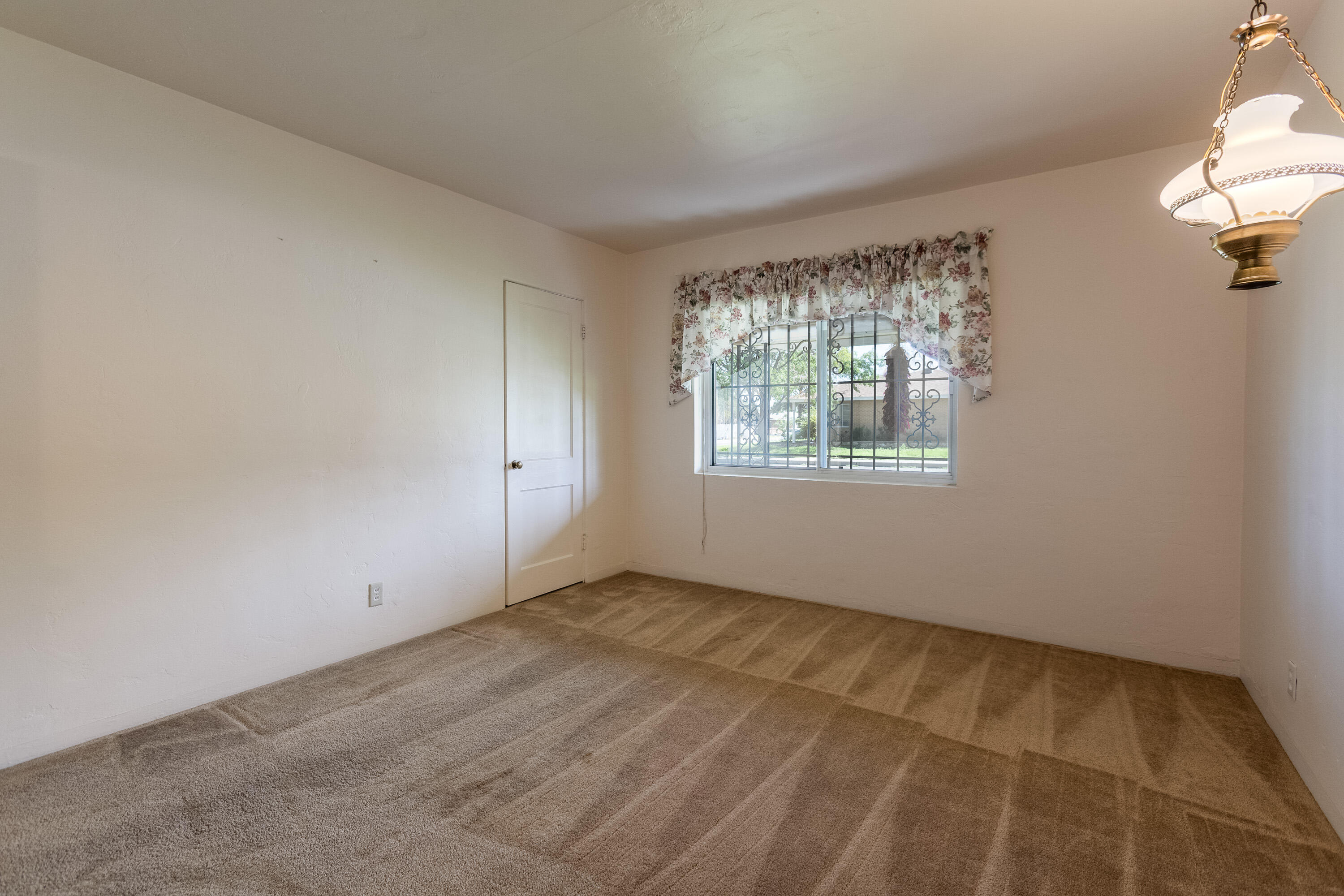 1915 Valencia Drive NE