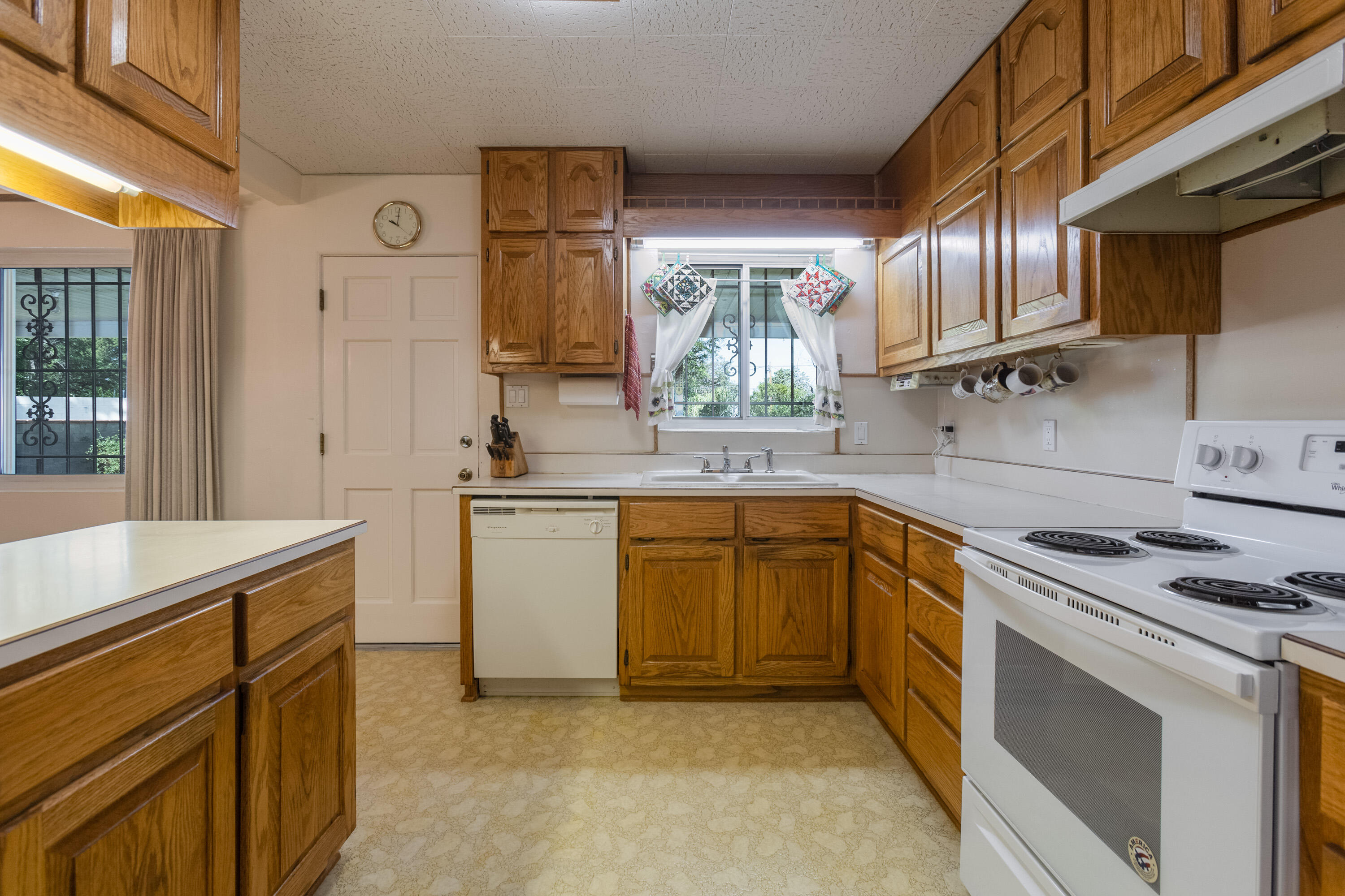 1915 Valencia Drive NE