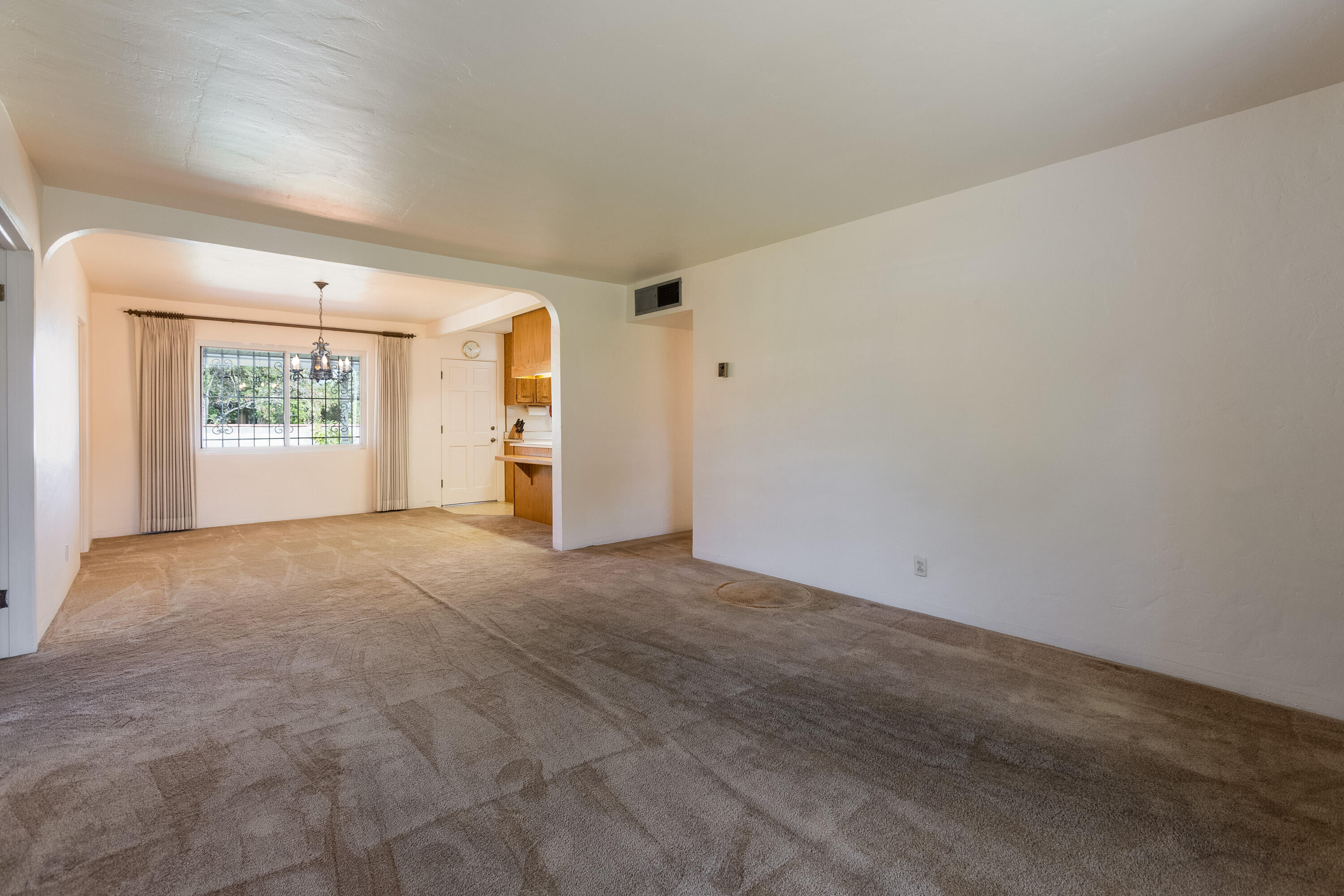 1915 Valencia Drive NE