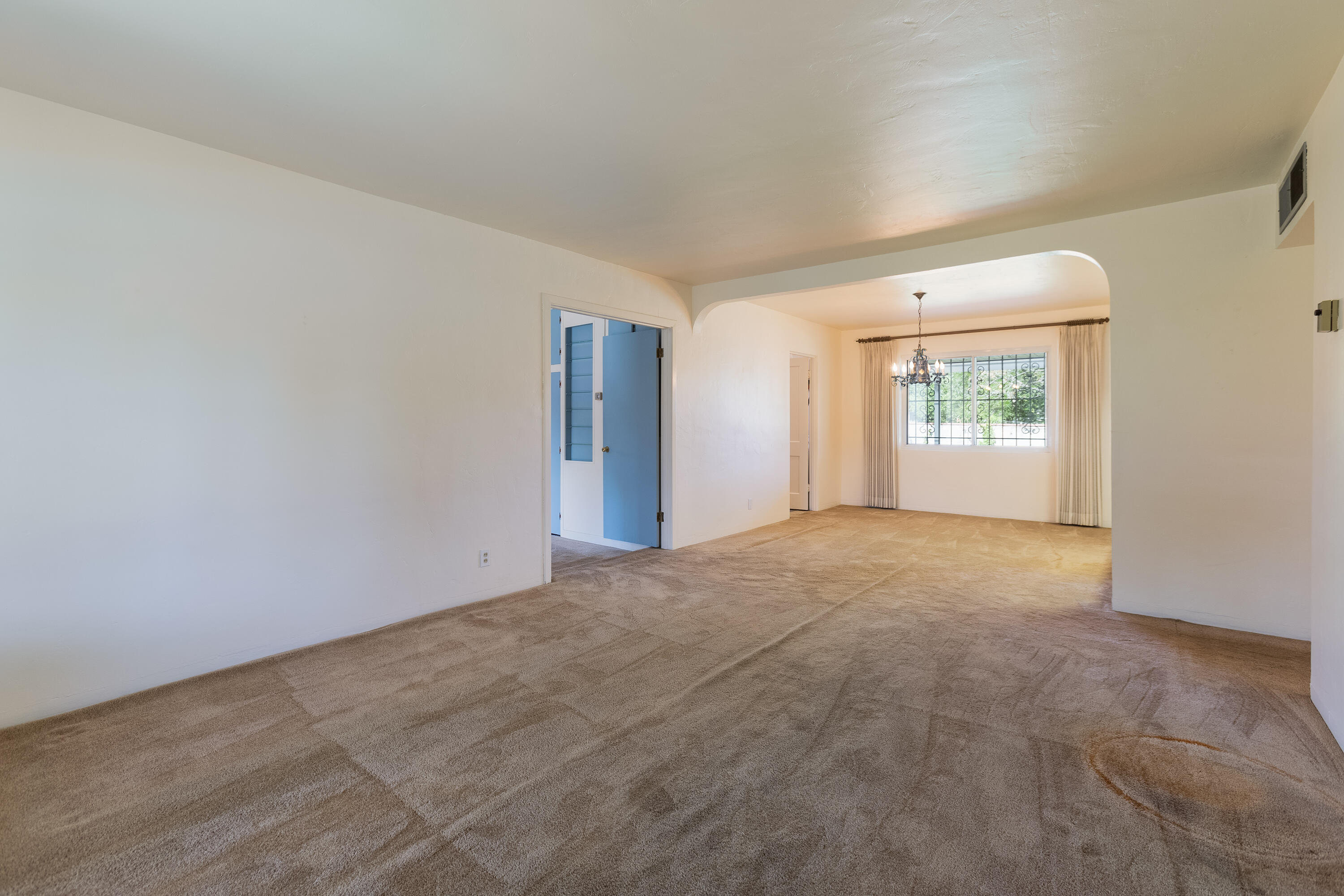 1915 Valencia Drive NE