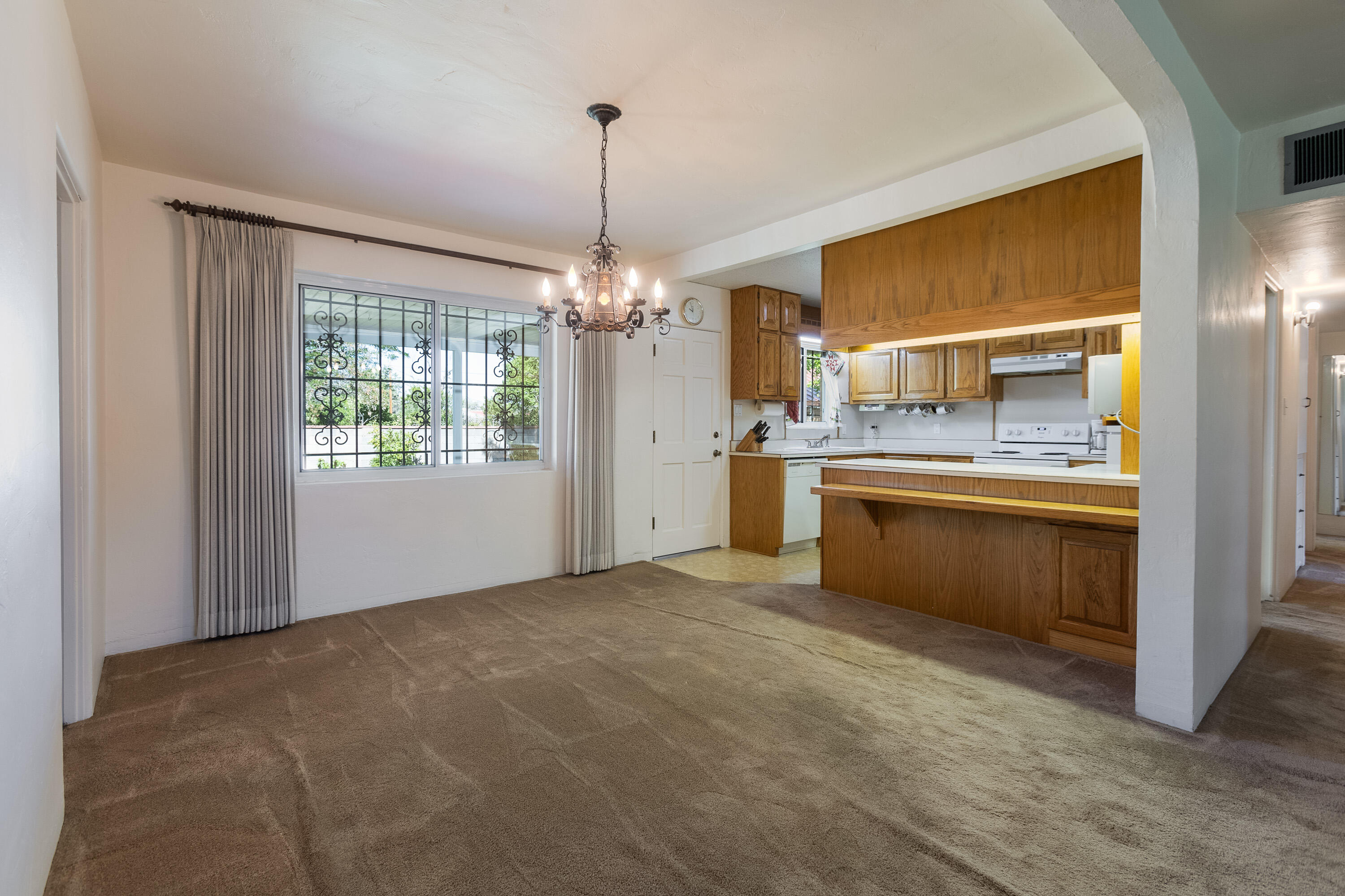 1915 Valencia Drive NE