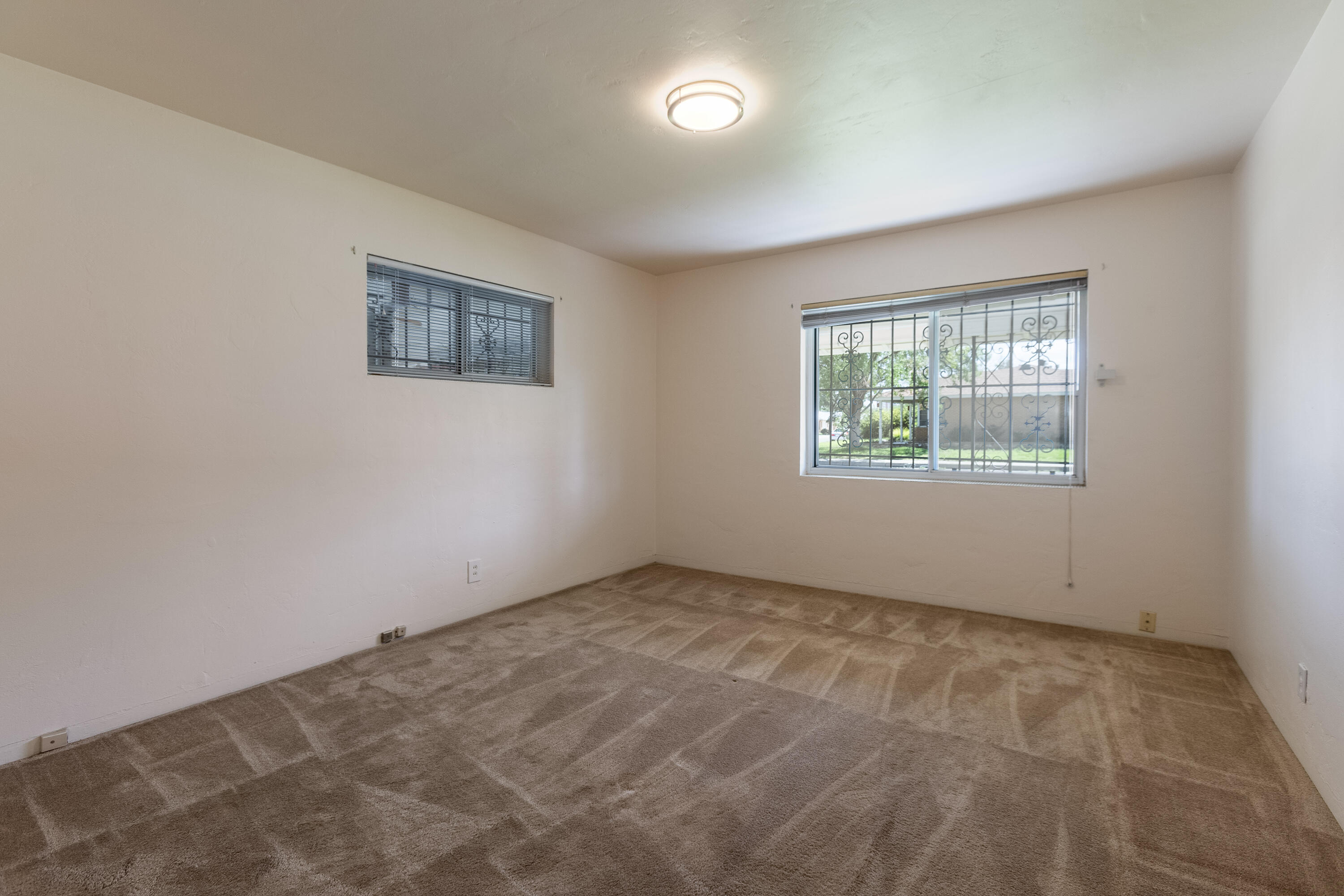 1915 Valencia Drive NE