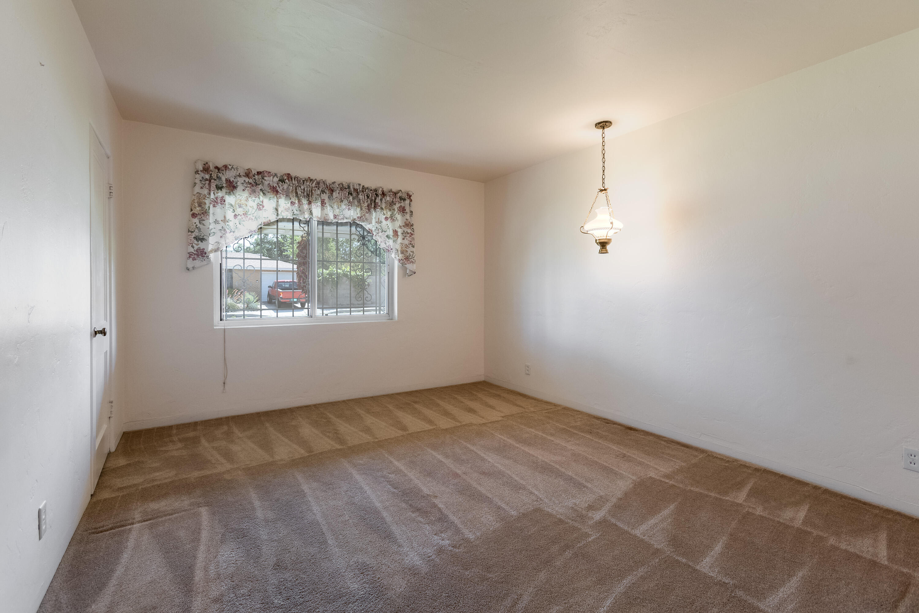 1915 Valencia Drive NE