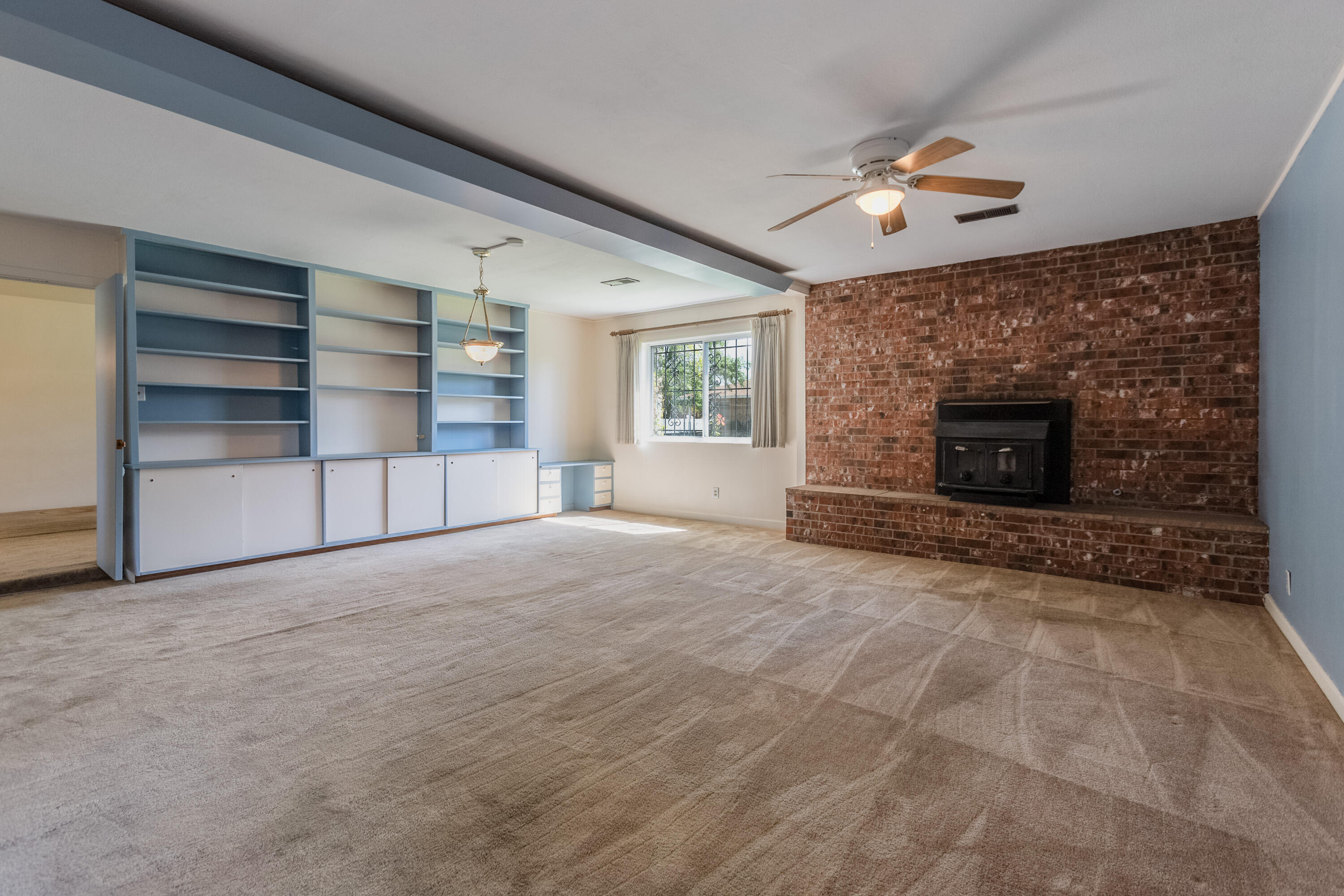 1915 Valencia Drive NE