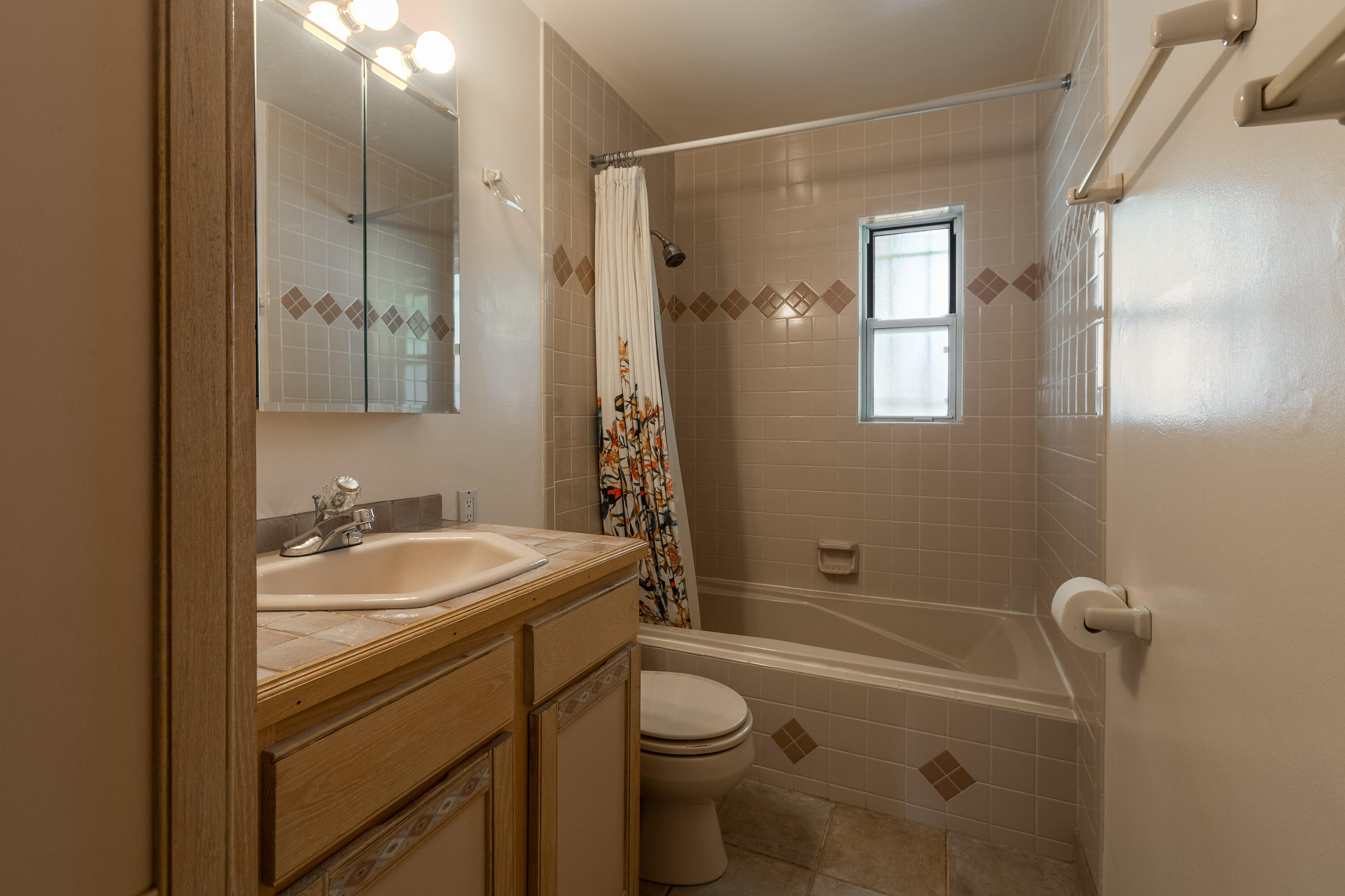 1915 Valencia Drive NE