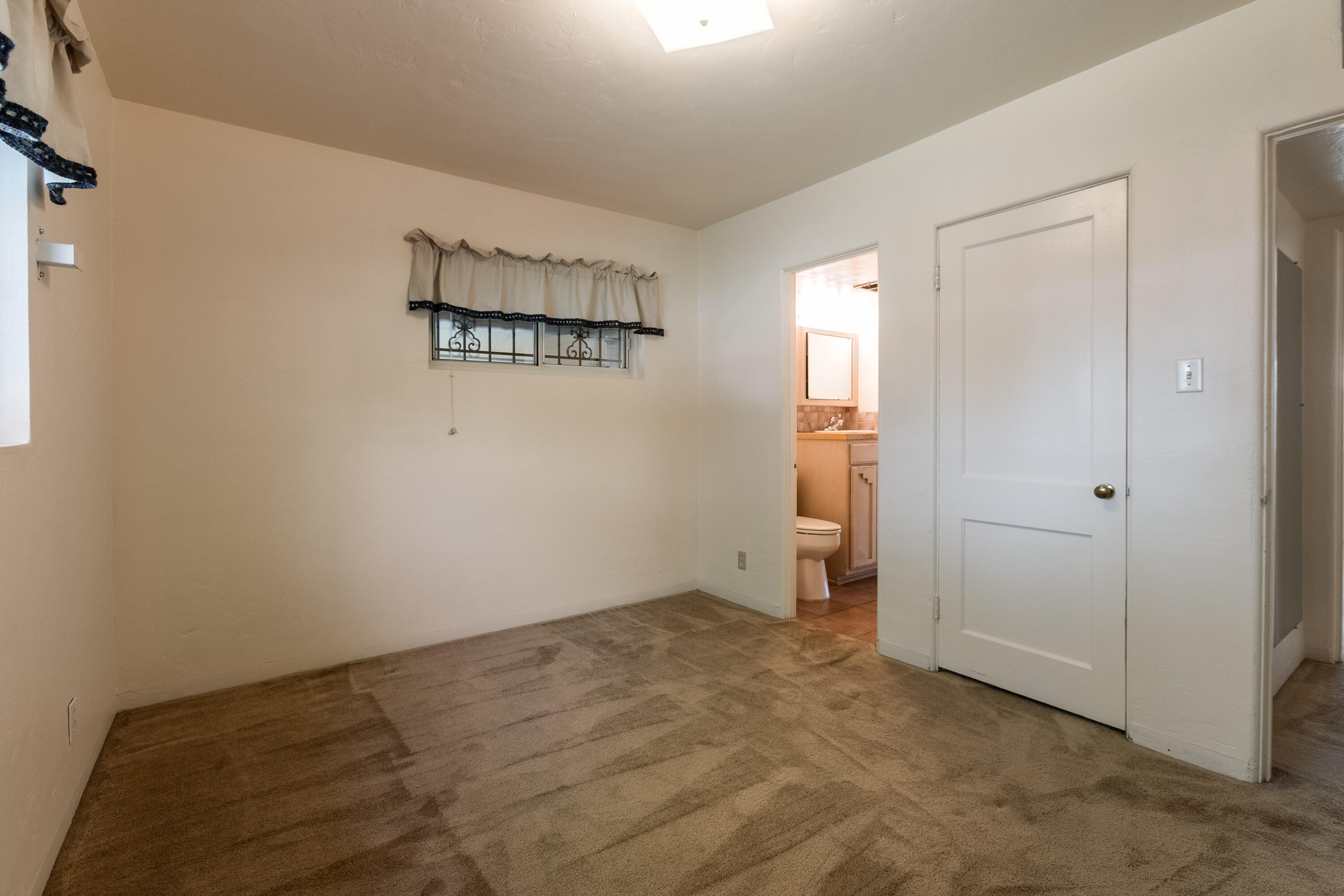 1915 Valencia Drive NE