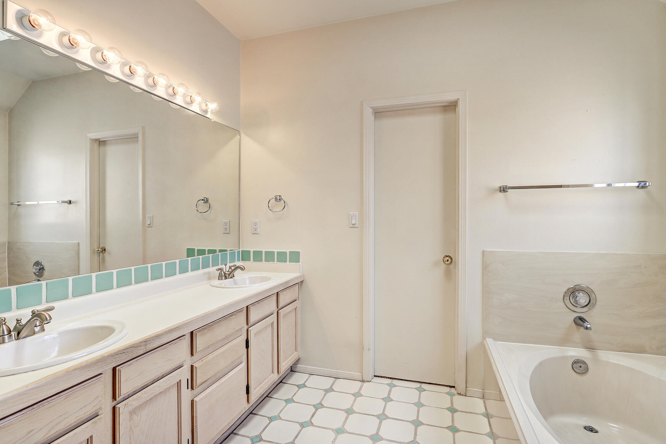 7625 Maplewood Drive NW