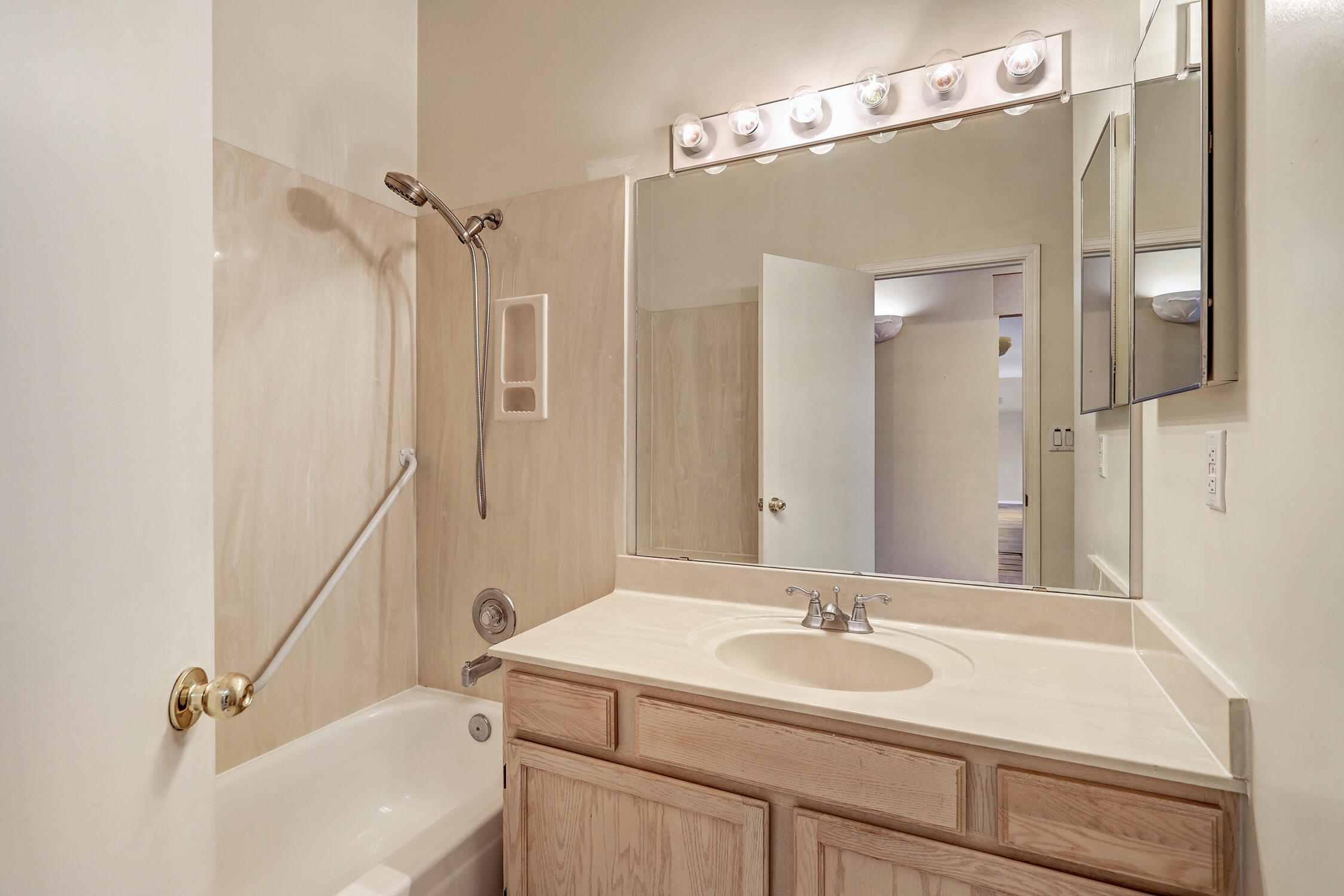 7625 Maplewood Drive NW