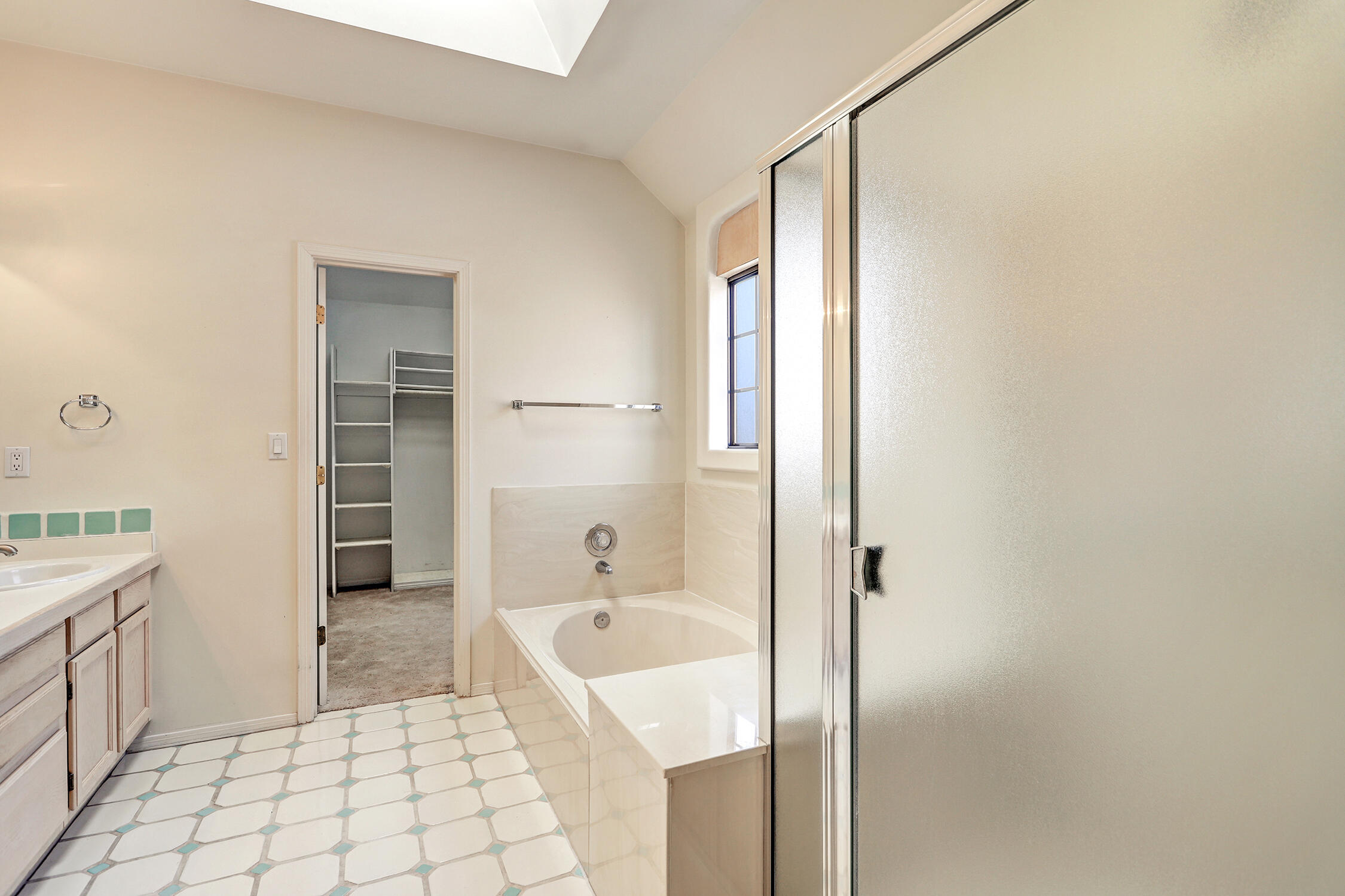 7625 Maplewood Drive NW