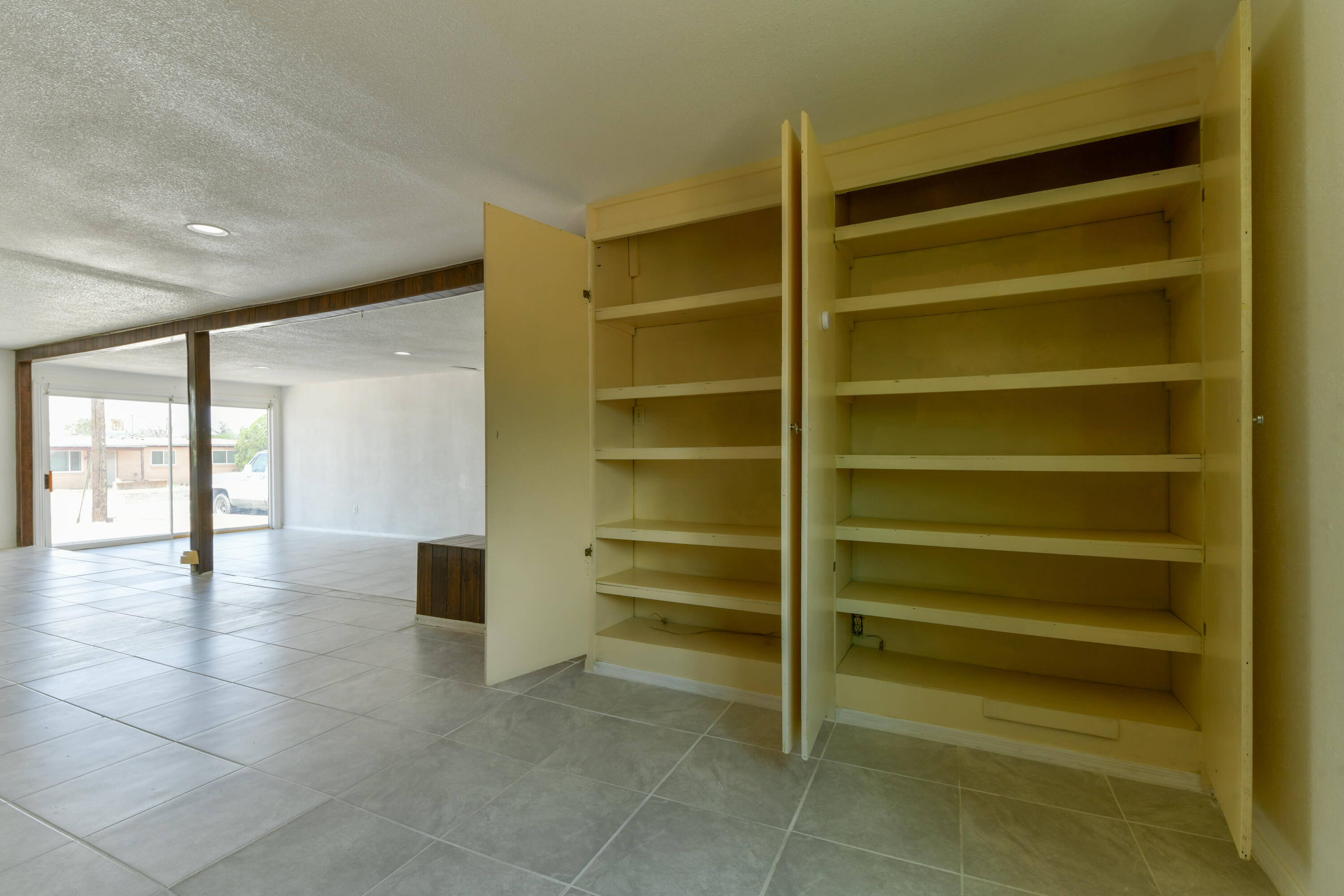 3002 Val Verde Drive NE