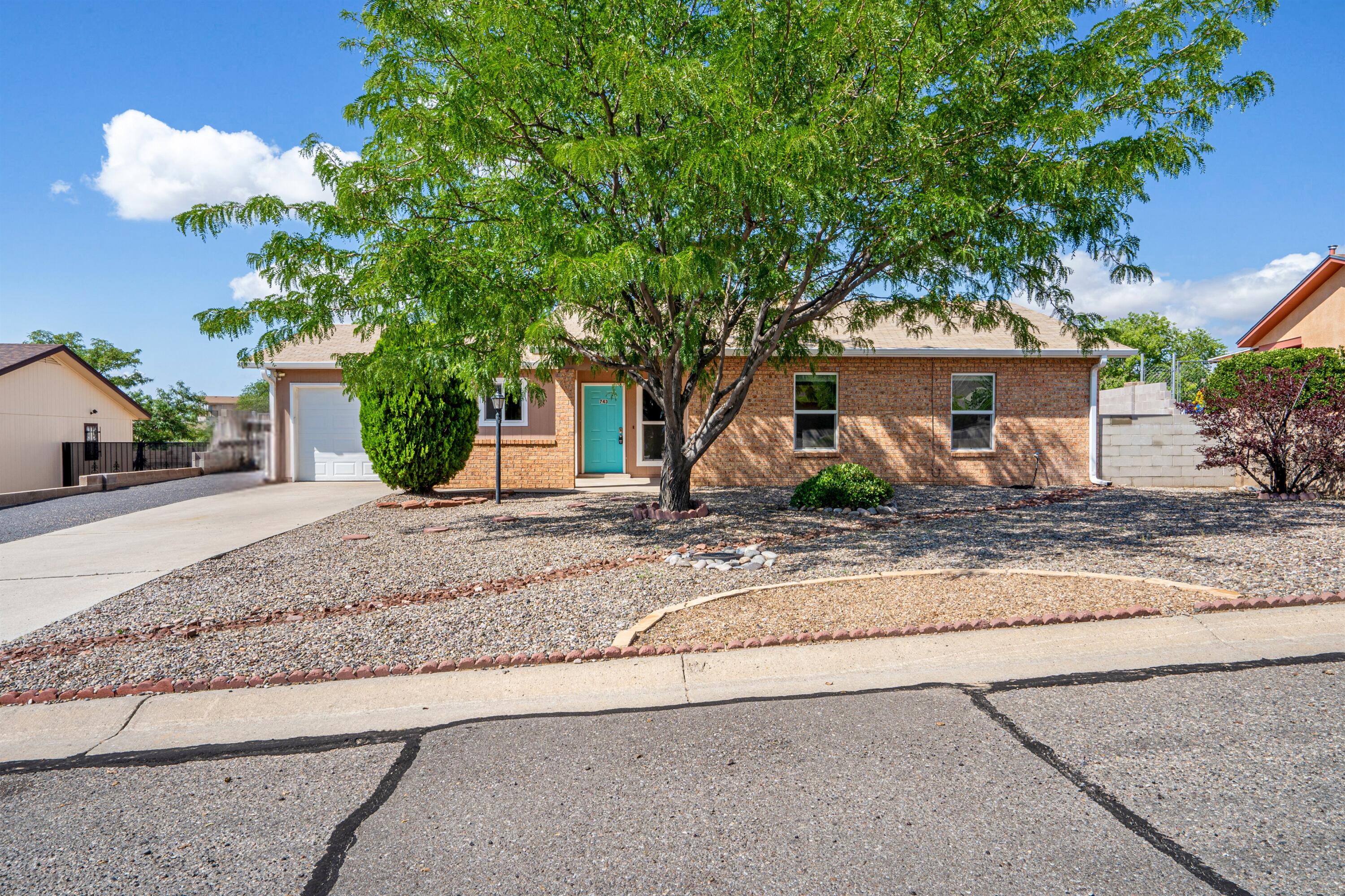 743 Uranium Drive NE