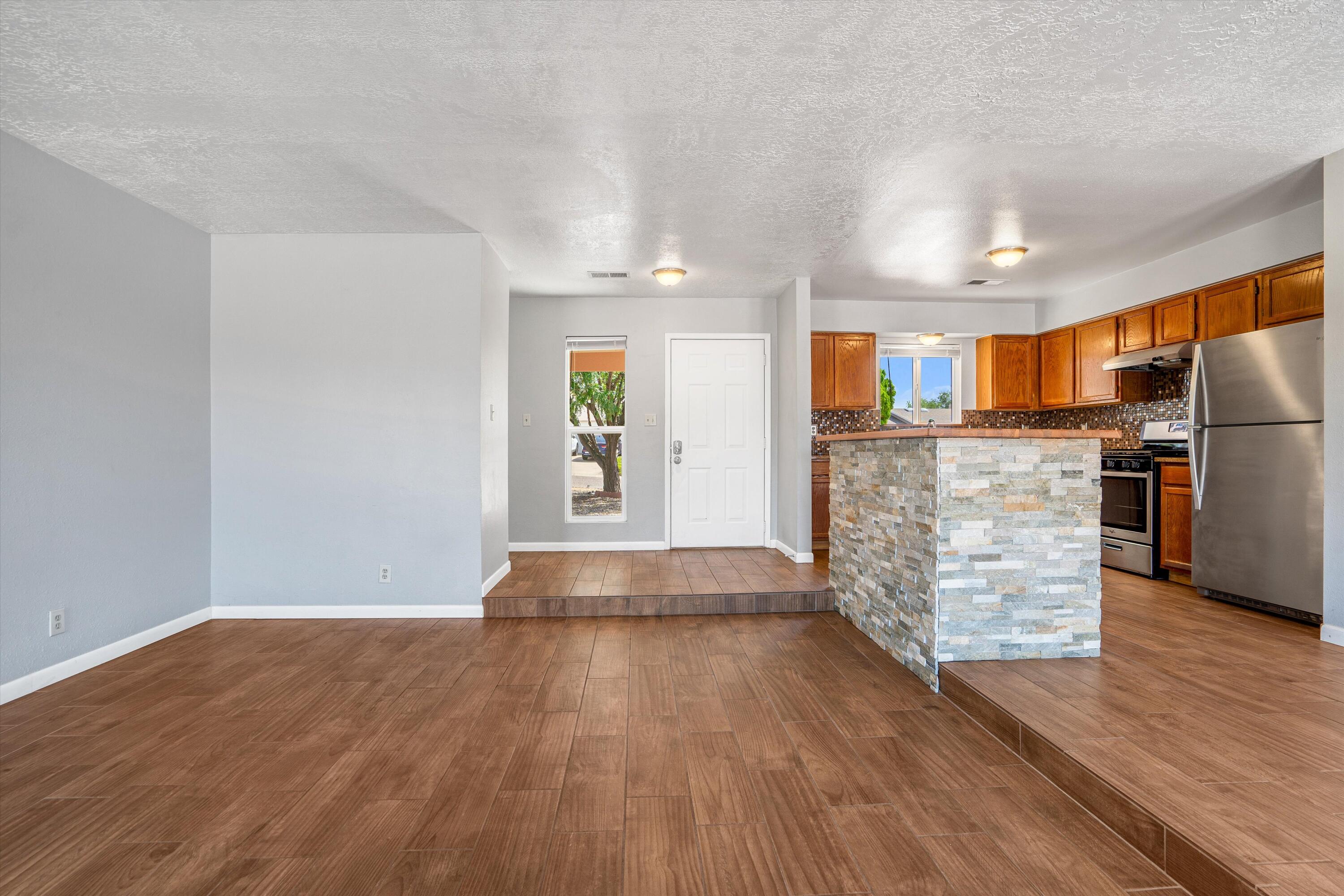 743 Uranium Drive NE