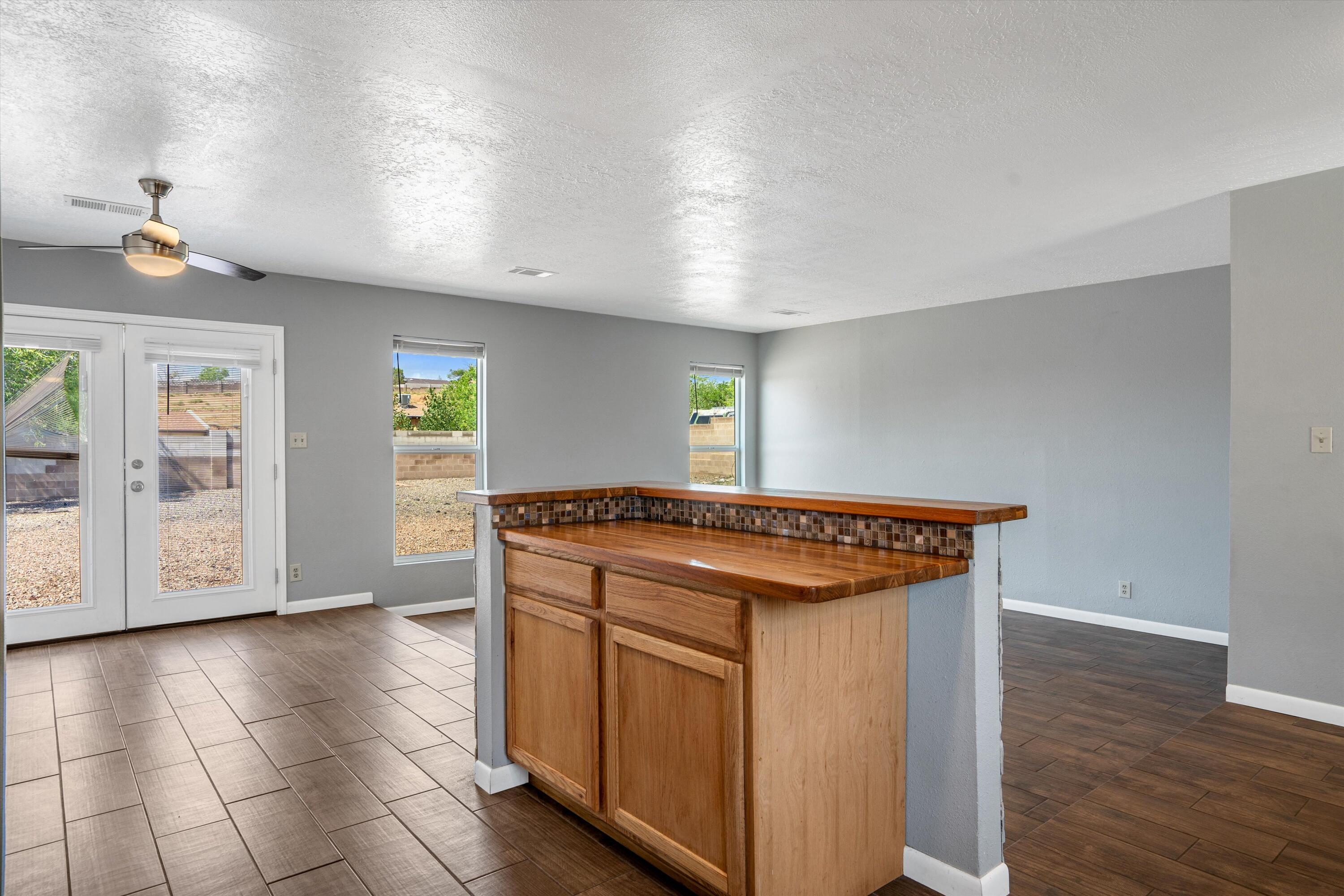 743 Uranium Drive NE