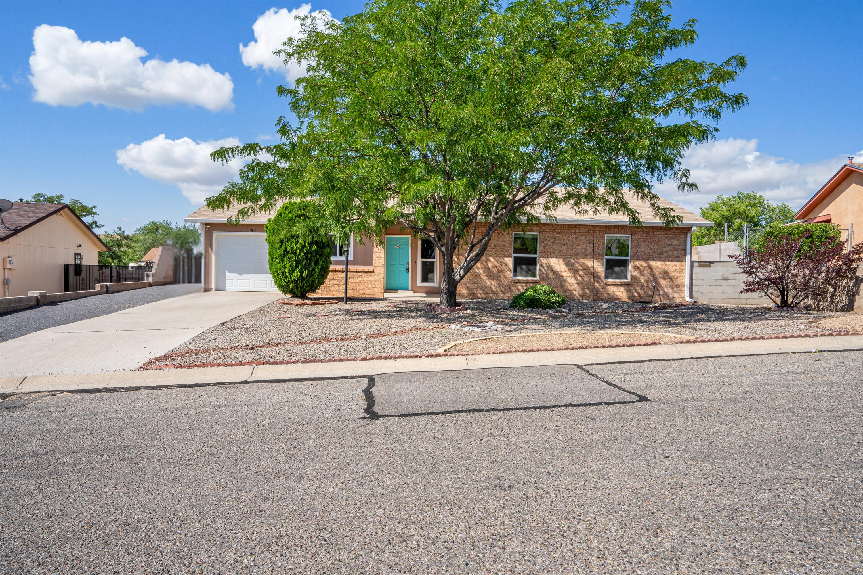 743 Uranium Drive NE