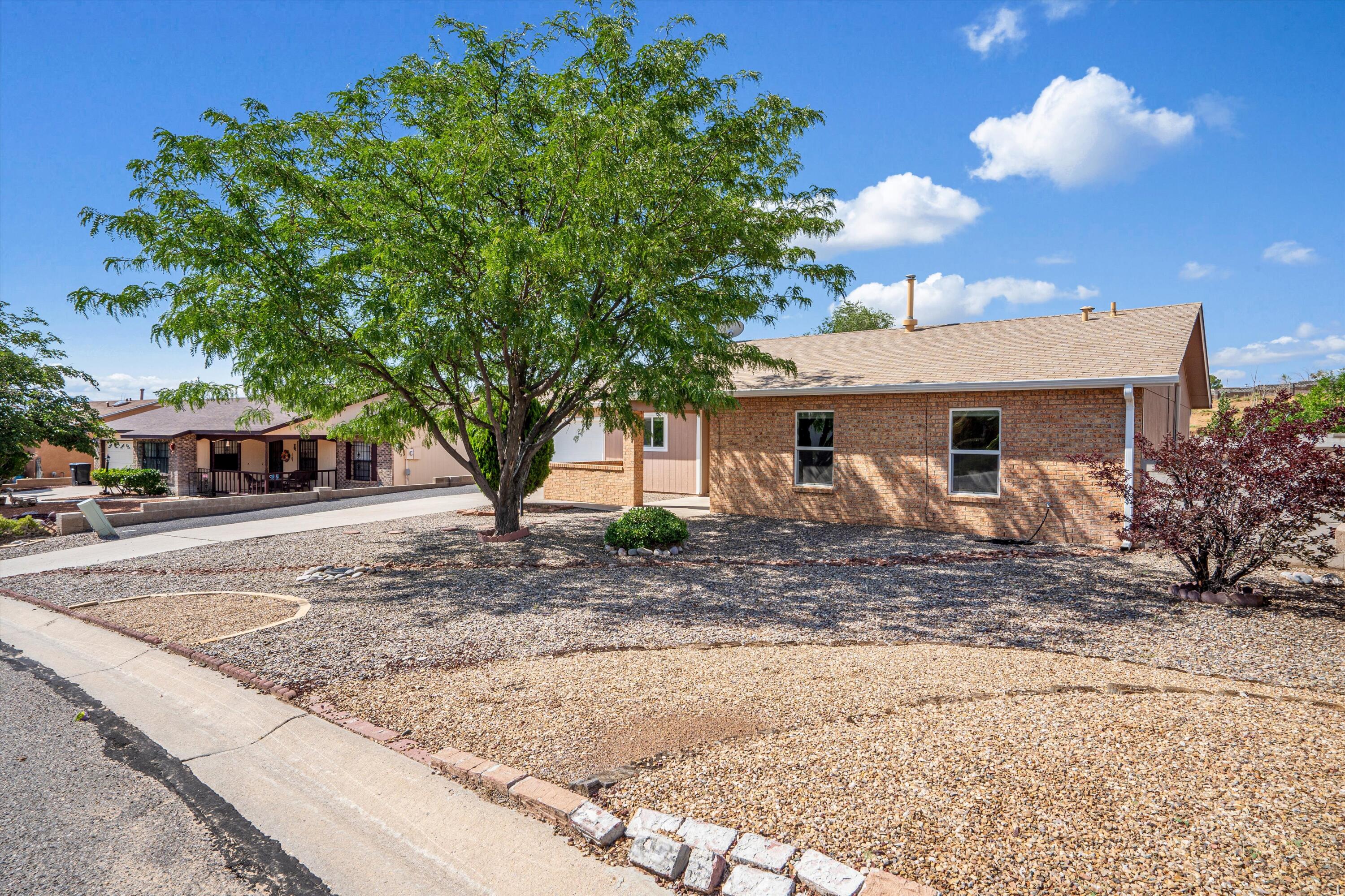 743 Uranium Drive NE