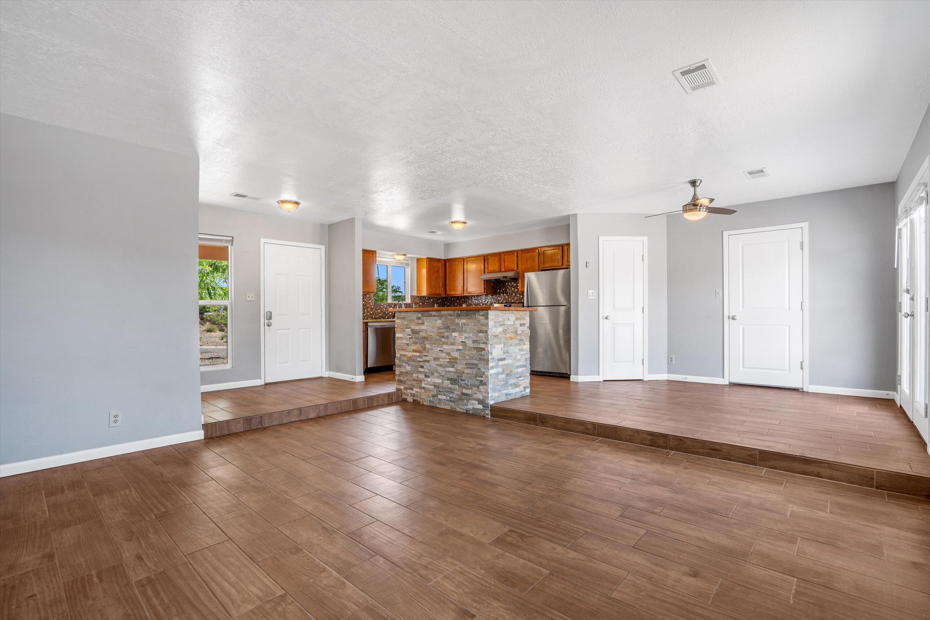 743 Uranium Drive NE