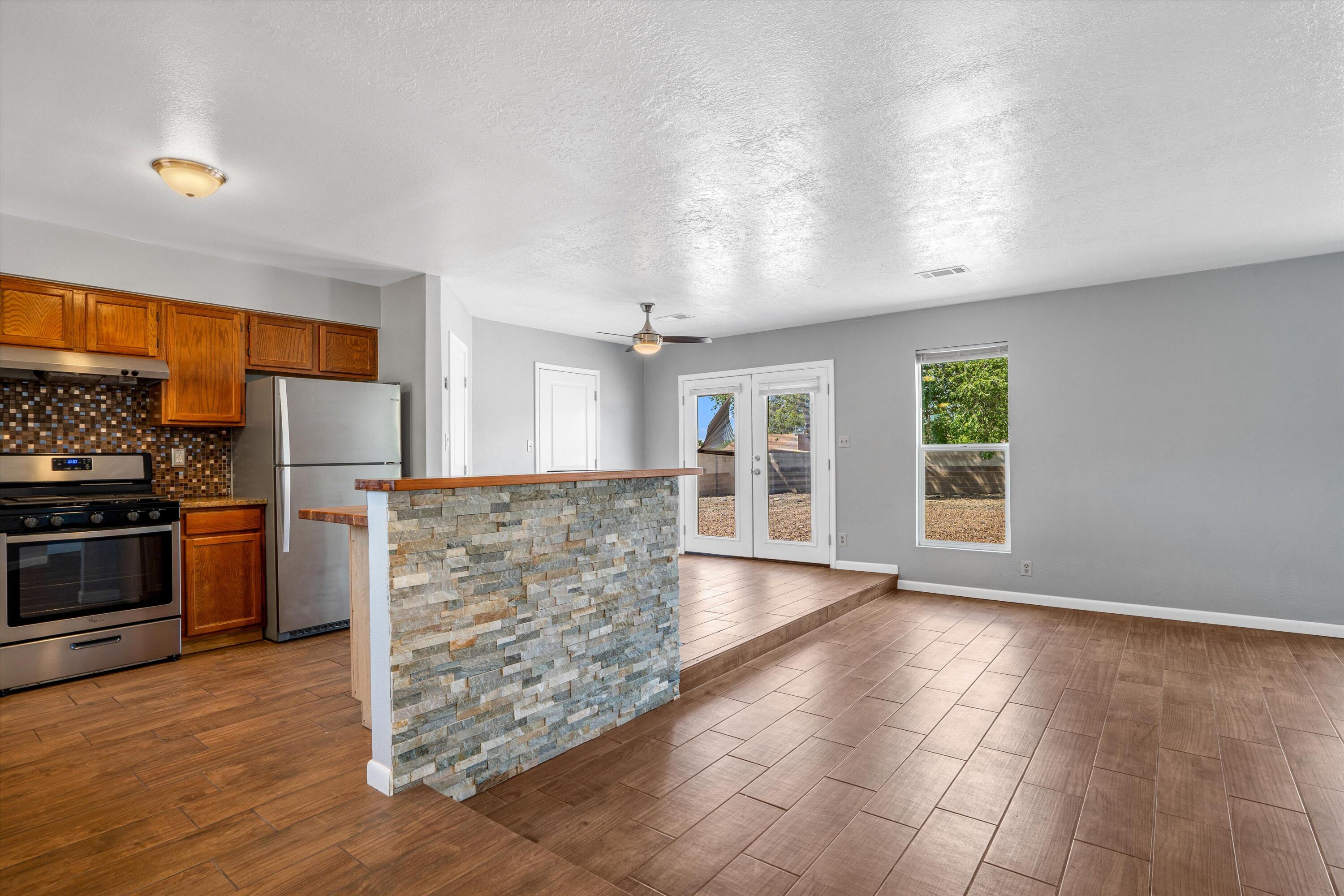 743 Uranium Drive NE