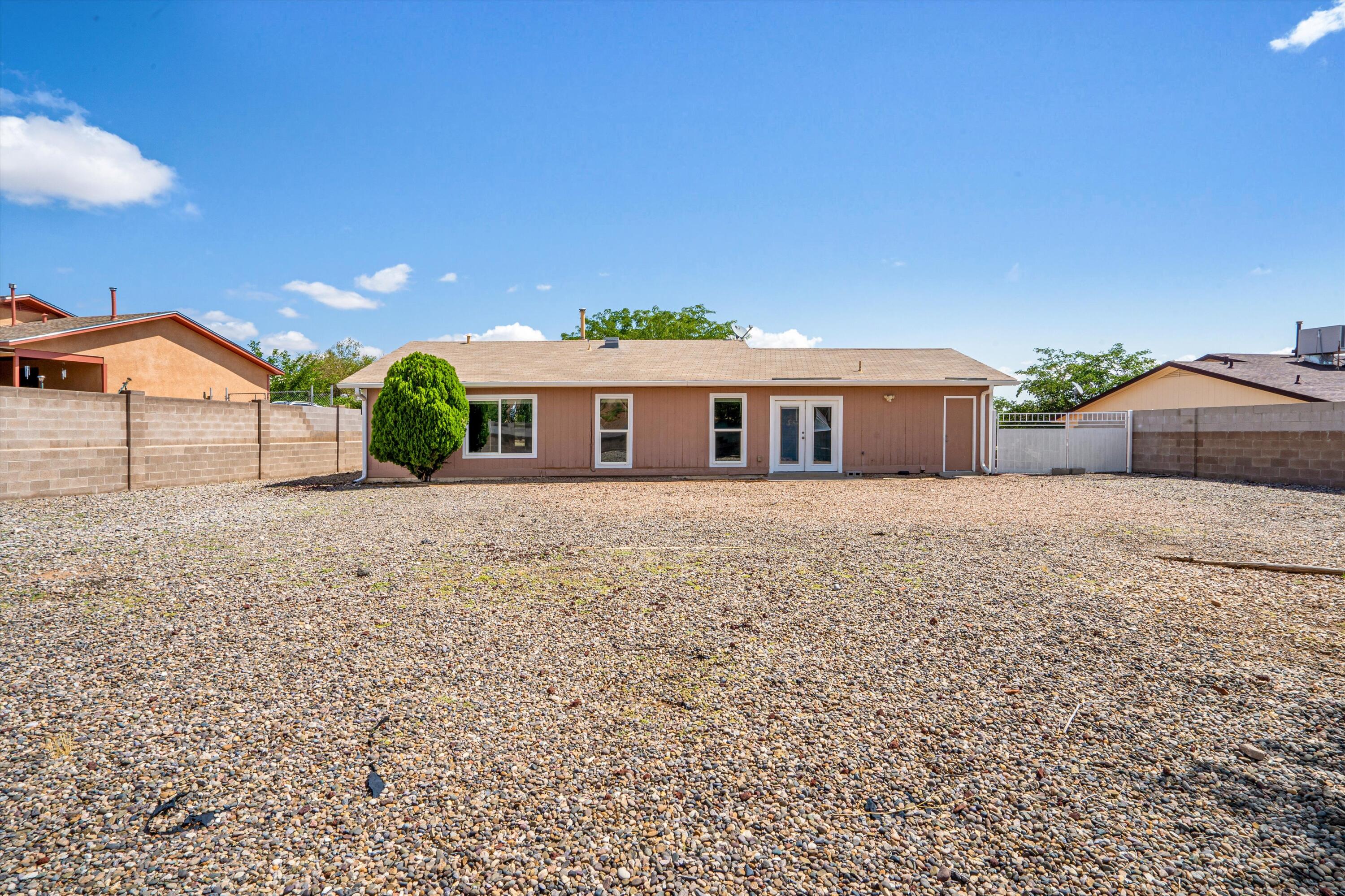 743 Uranium Drive NE