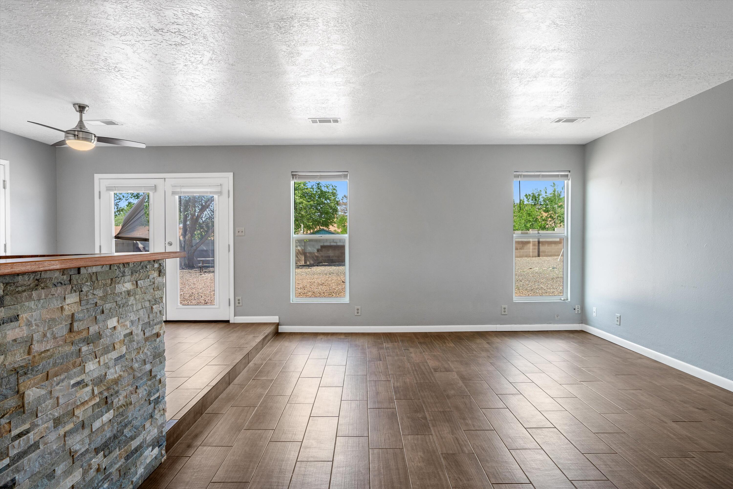 743 Uranium Drive NE