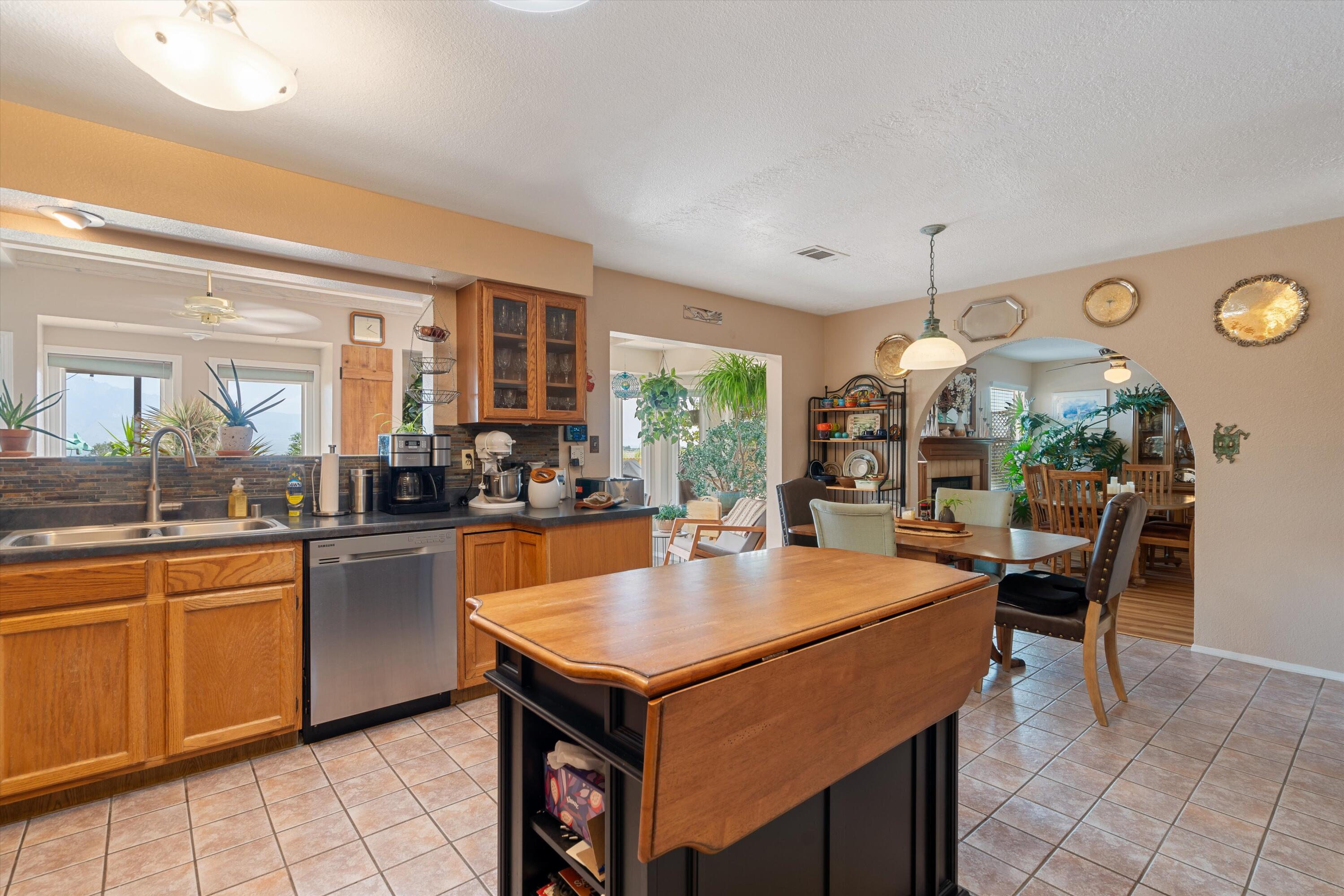 412 Longwood Drive NE