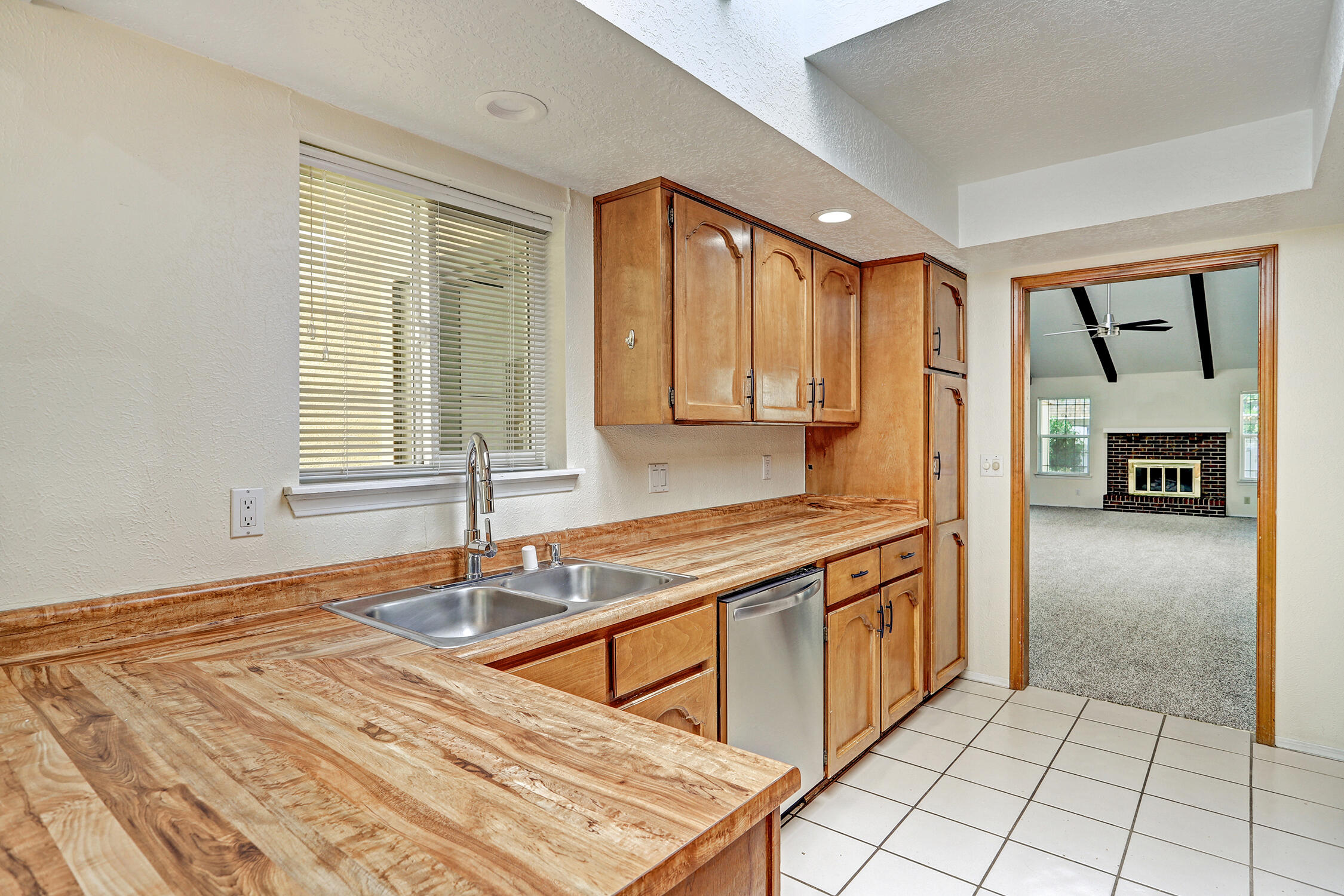 6132 Katson Avenue NE