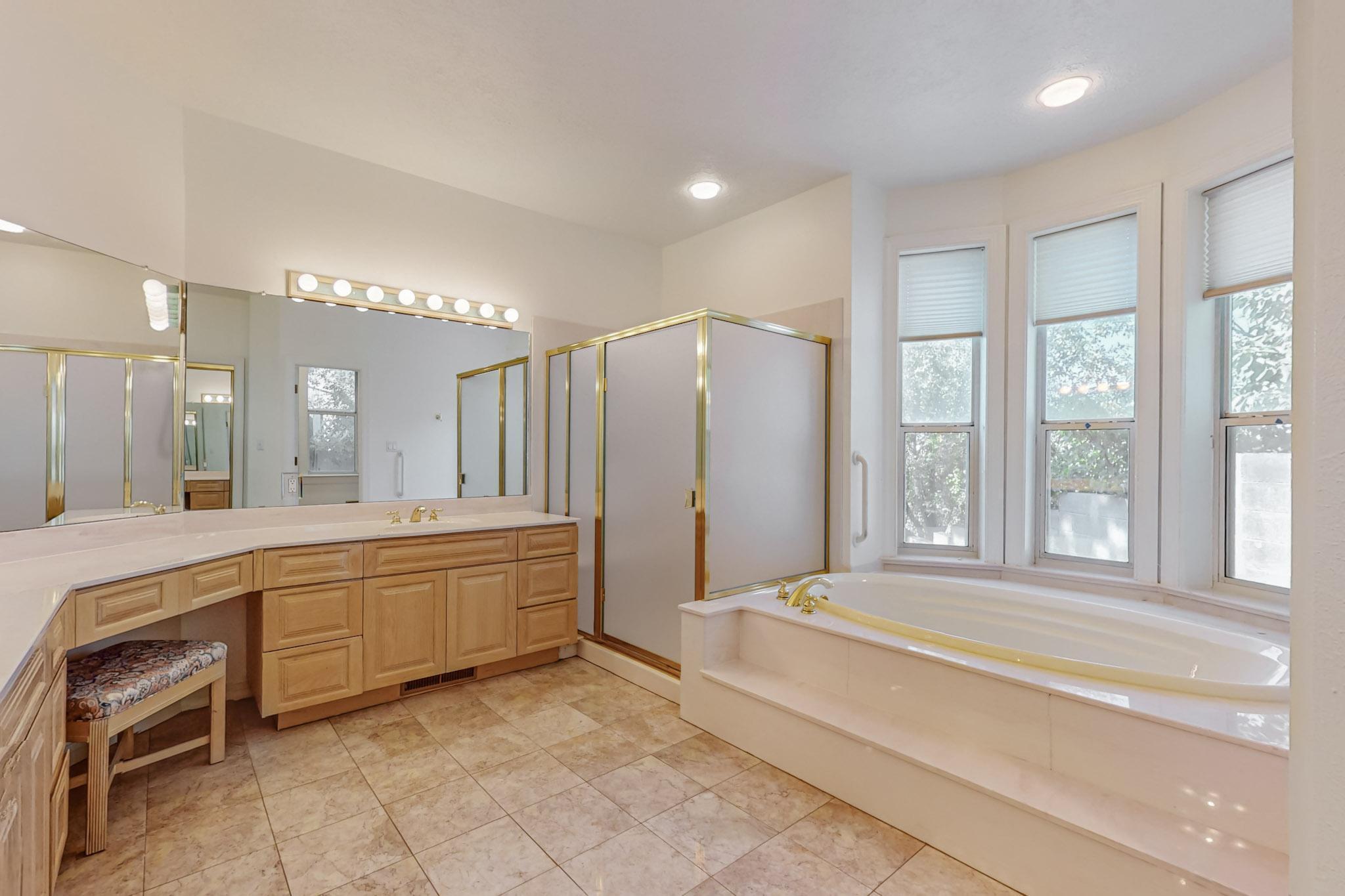 11736 Sky Valley Way NE