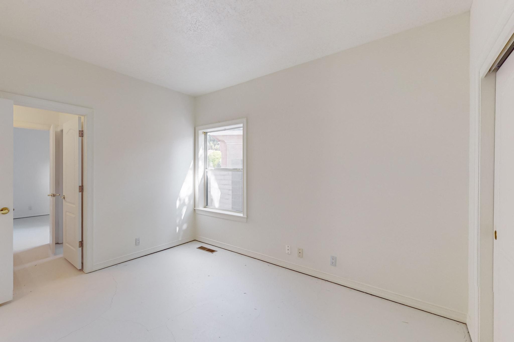 11736 Sky Valley Way NE