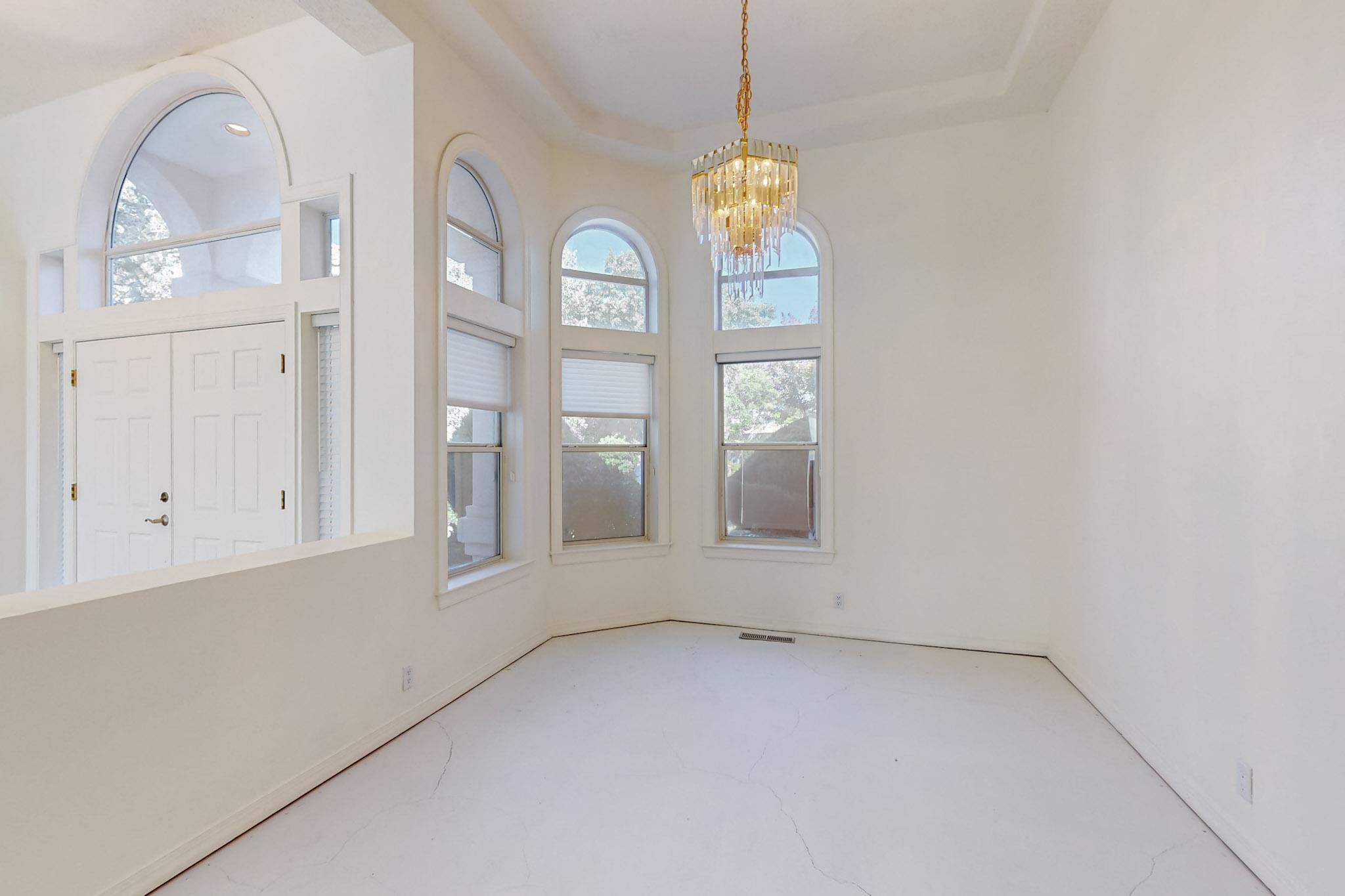 11736 Sky Valley Way NE