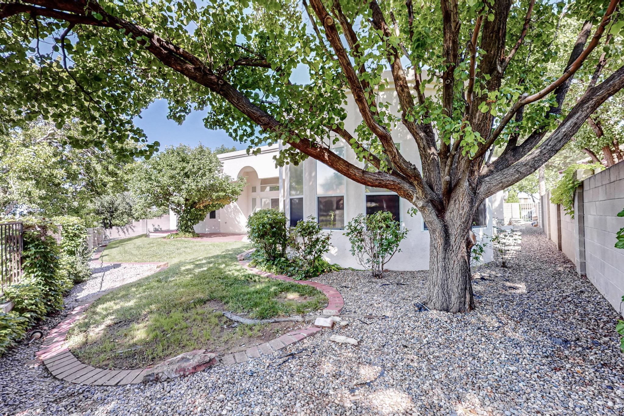 11736 Sky Valley Way NE