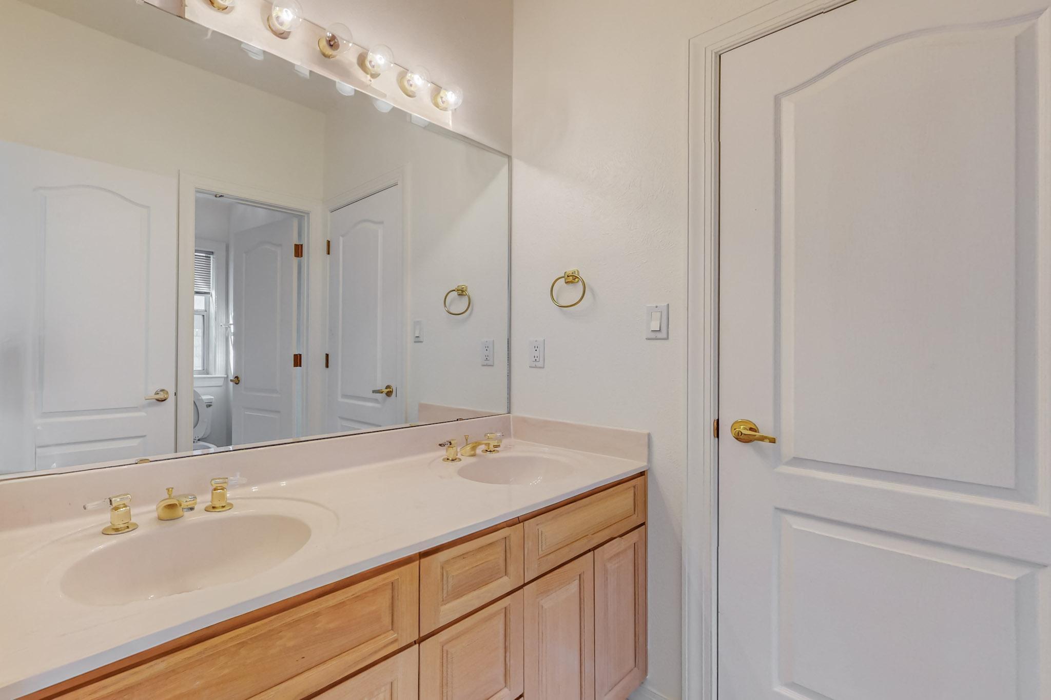 11736 Sky Valley Way NE