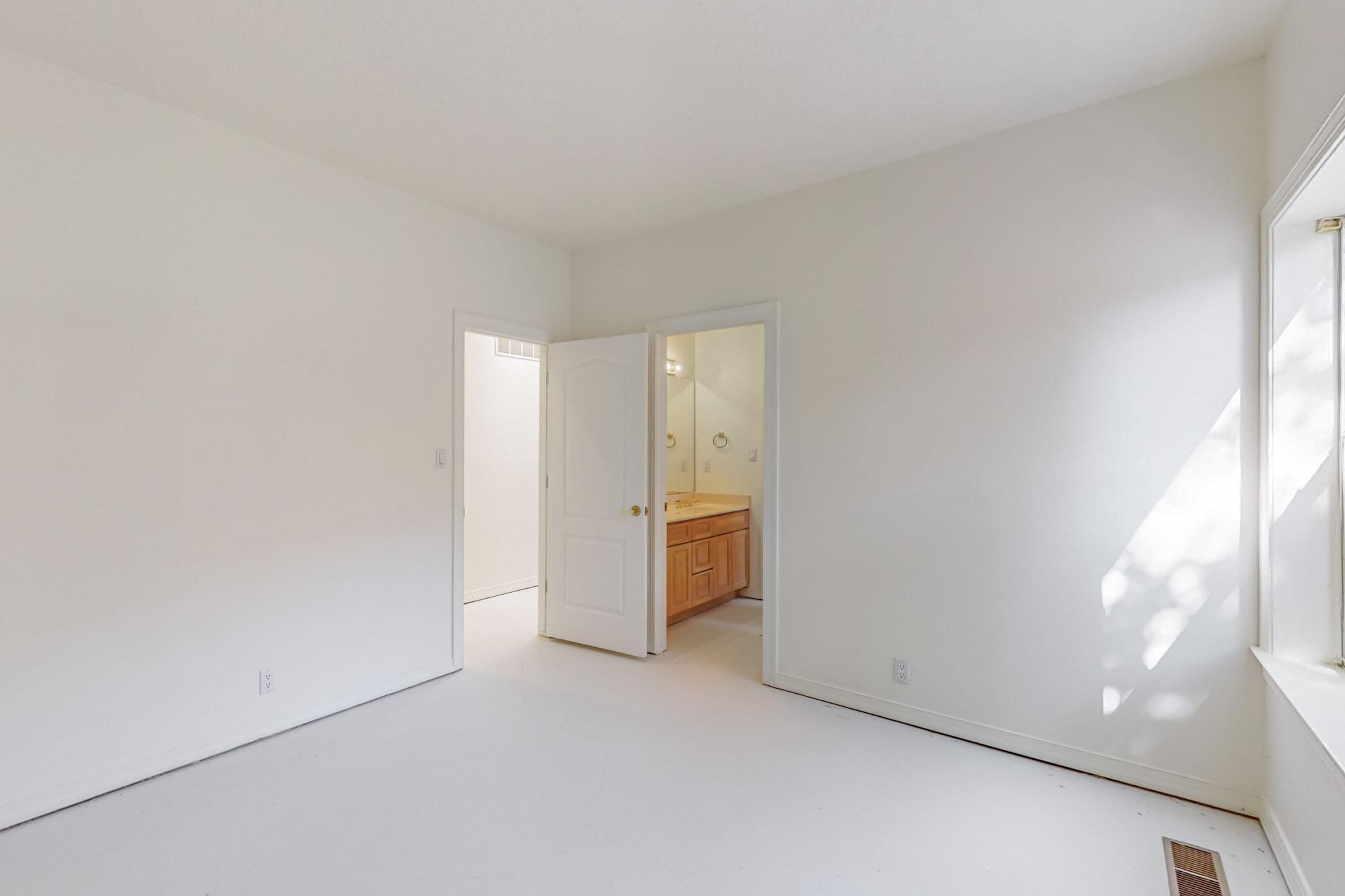 11736 Sky Valley Way NE