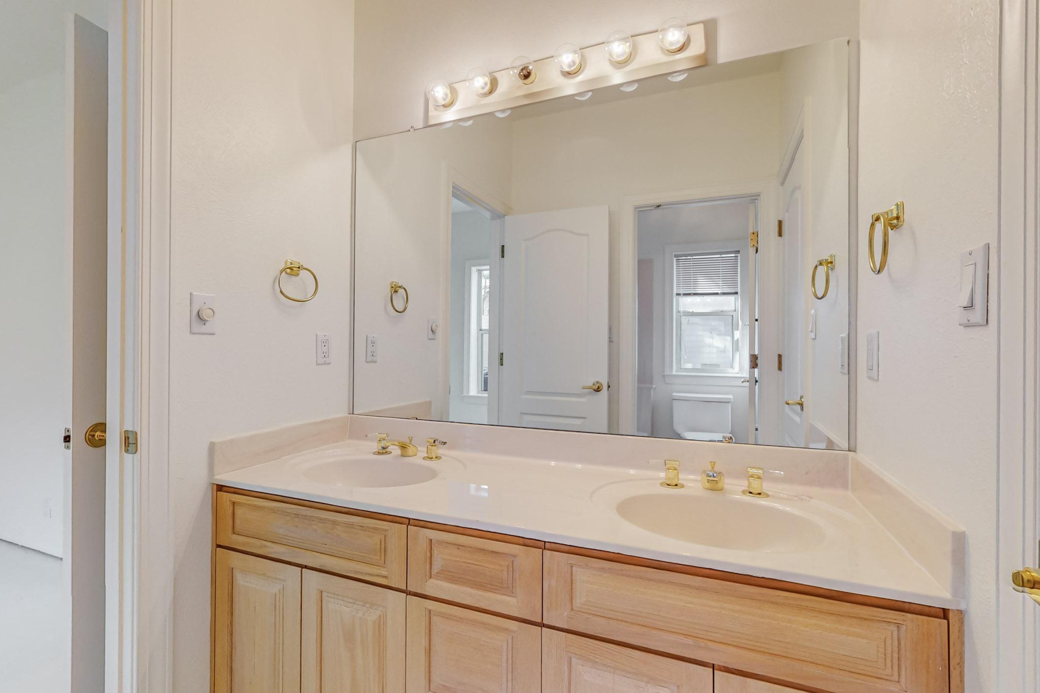 11736 Sky Valley Way NE