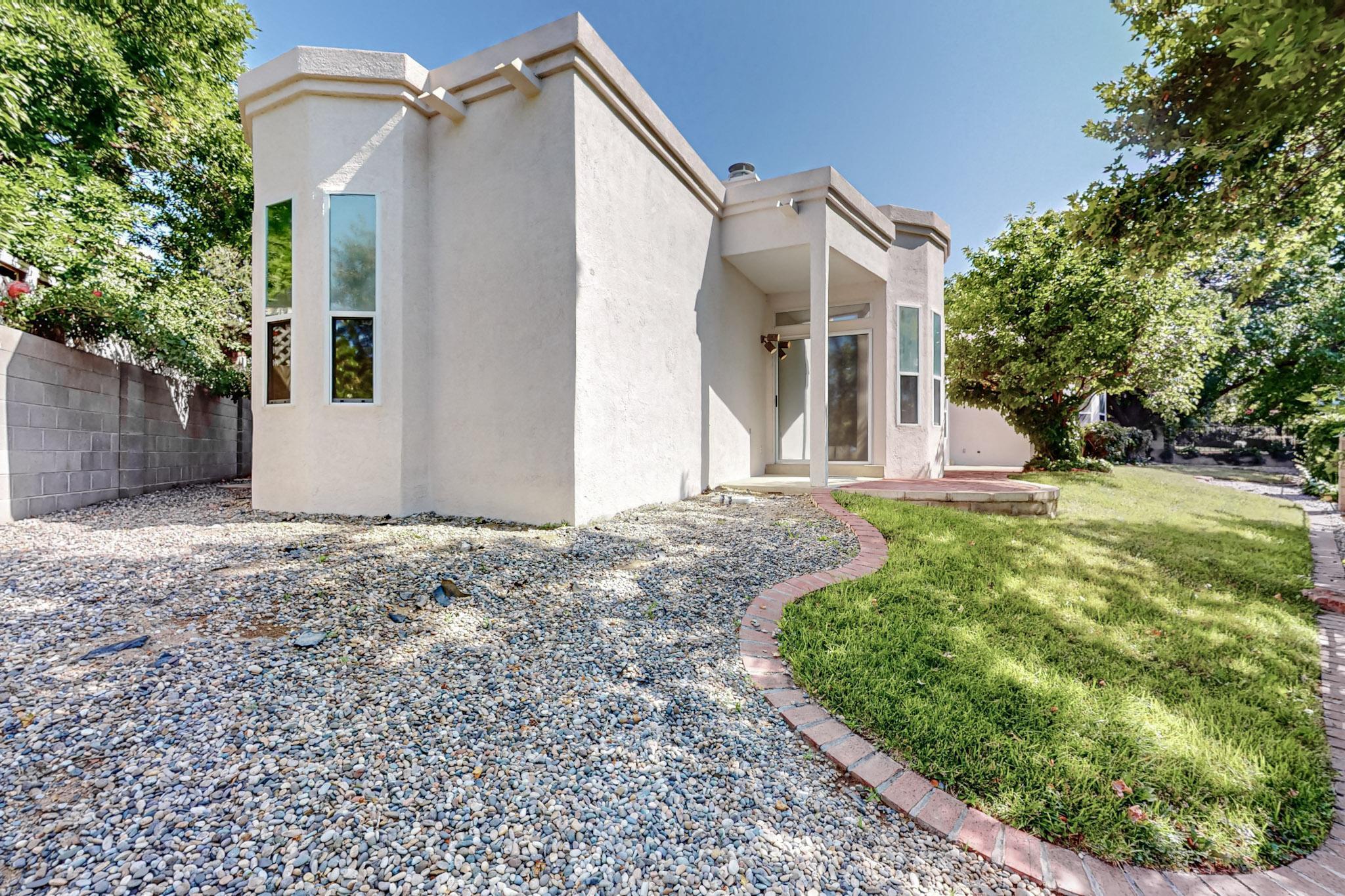 11736 Sky Valley Way NE