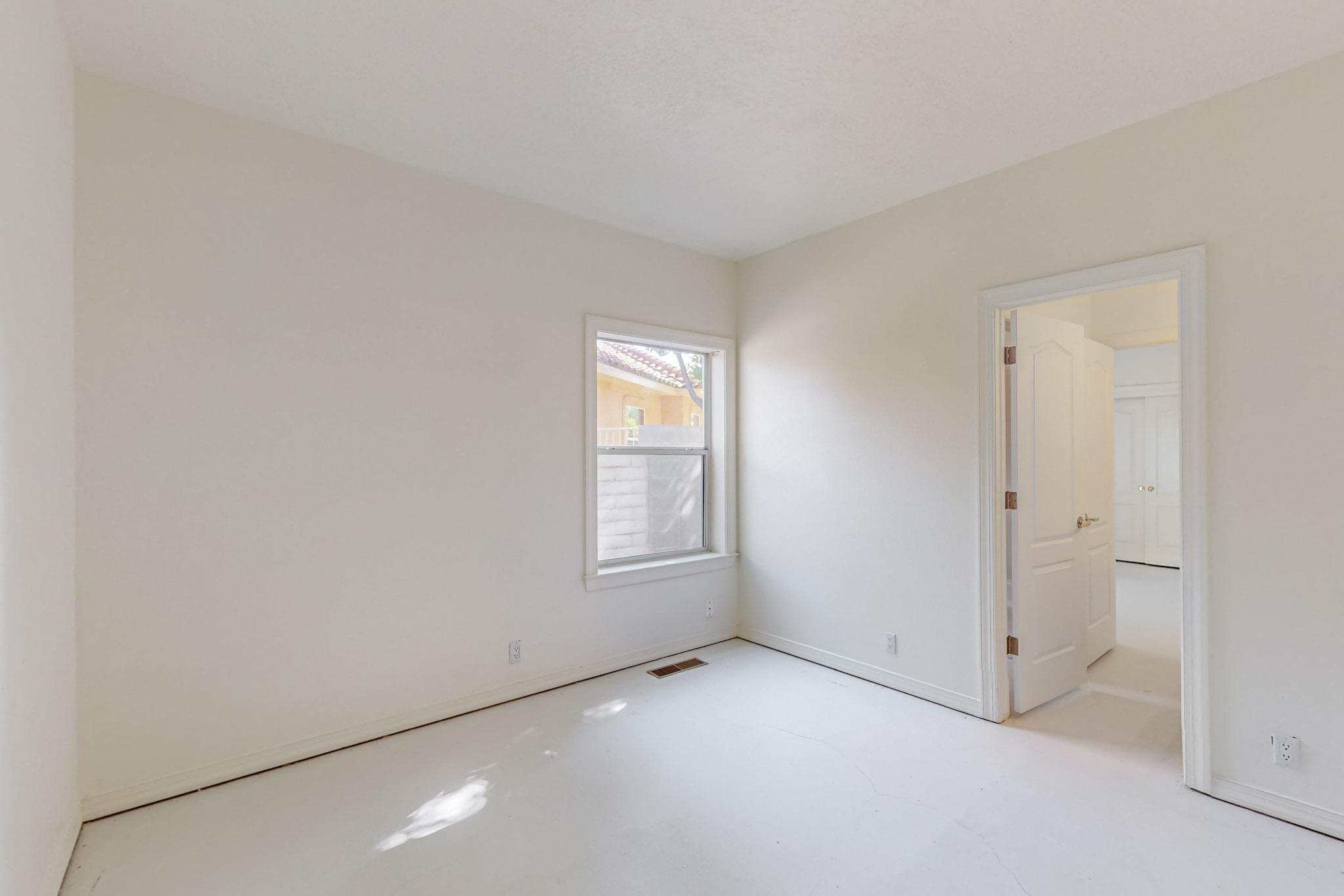 11736 Sky Valley Way NE