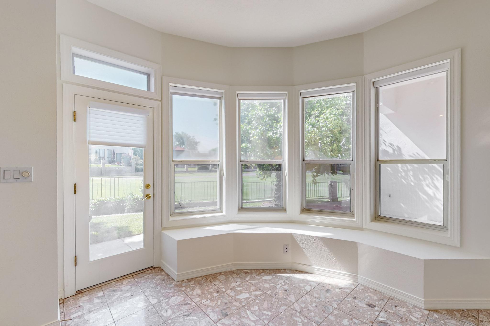 11736 Sky Valley Way NE