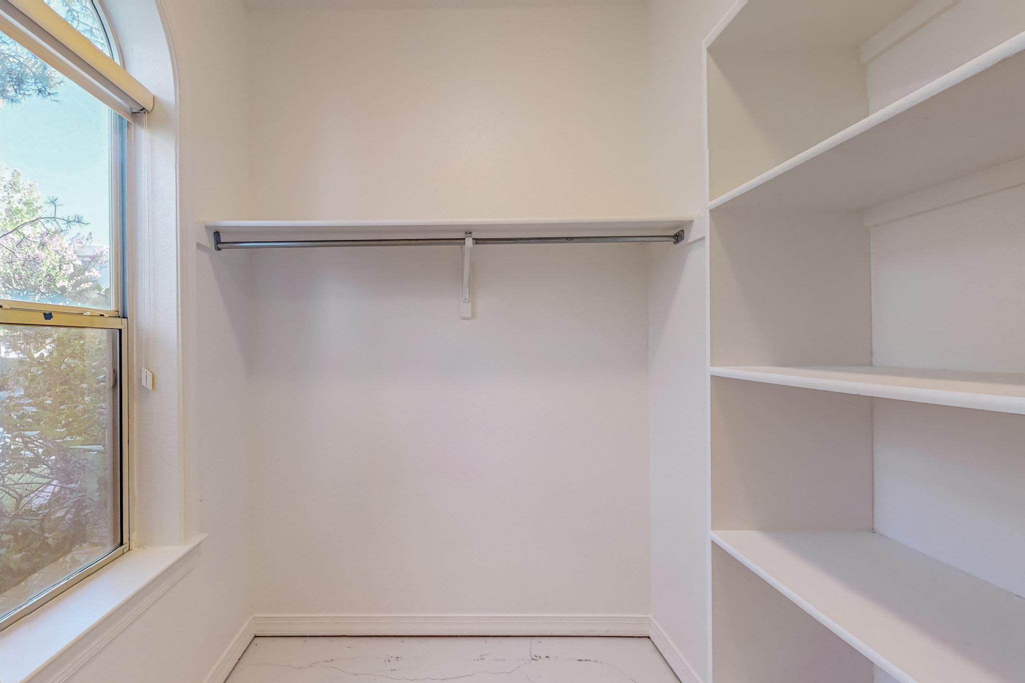 11736 Sky Valley Way NE