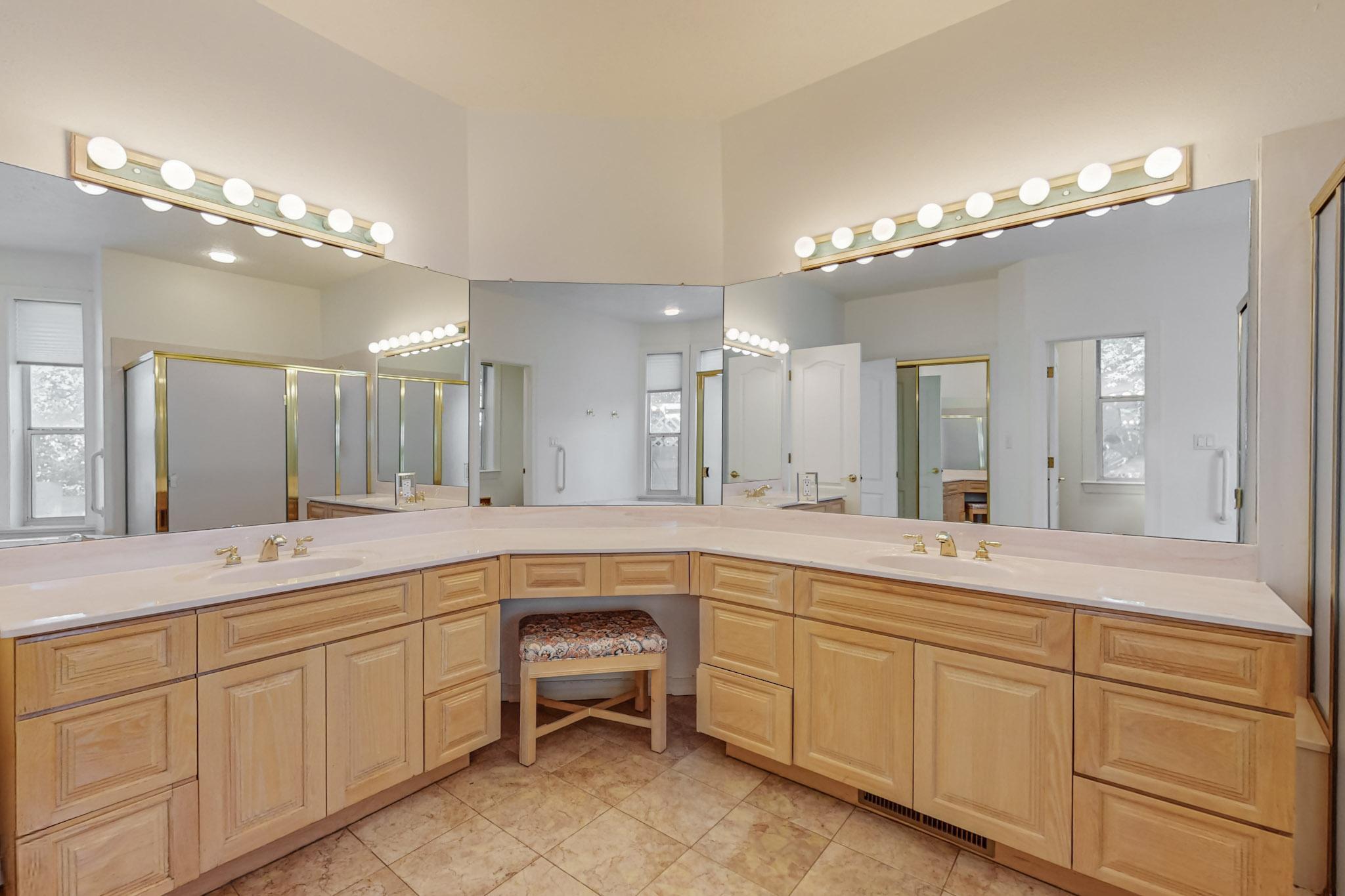 11736 Sky Valley Way NE