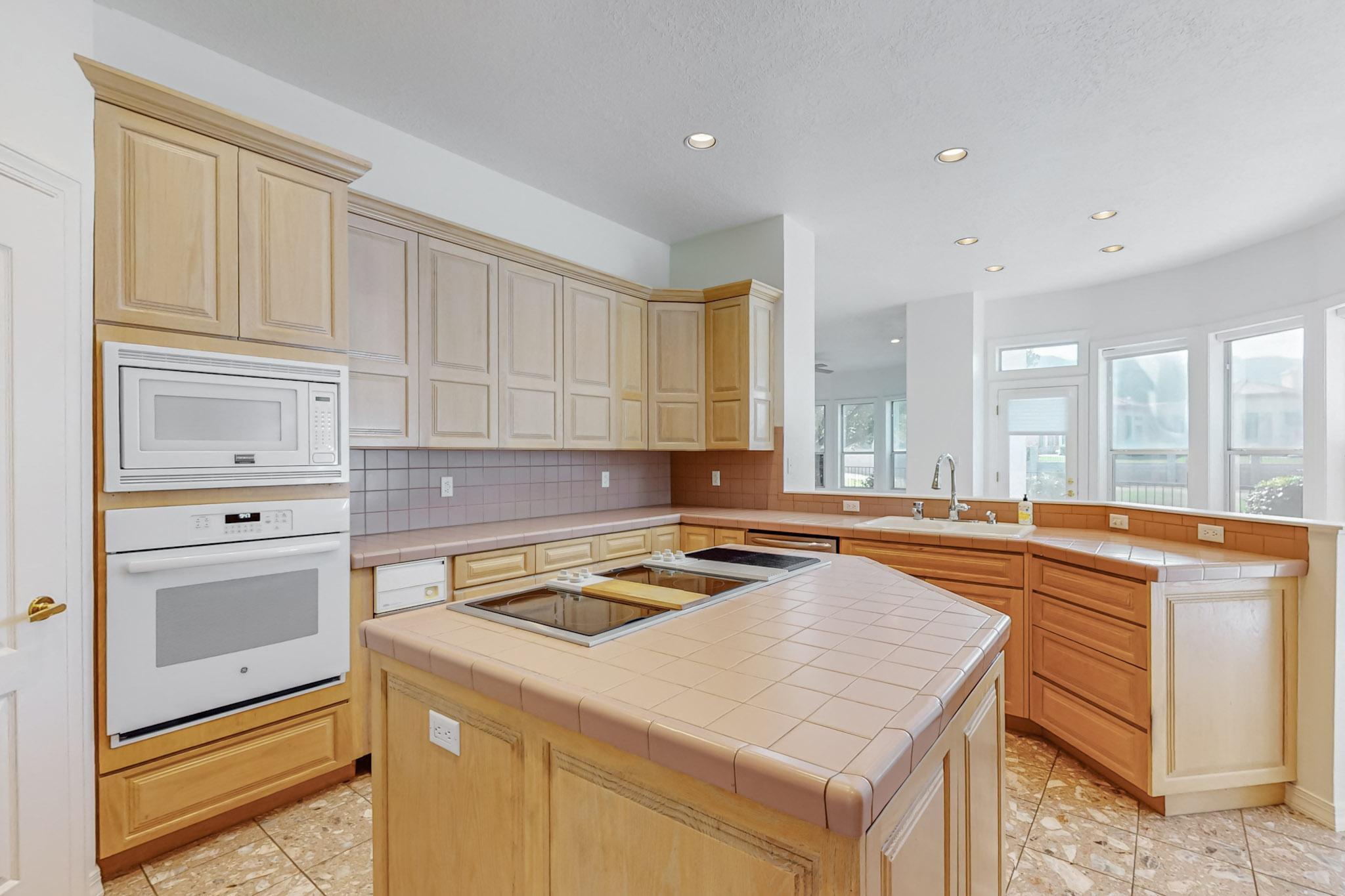 11736 Sky Valley Way NE