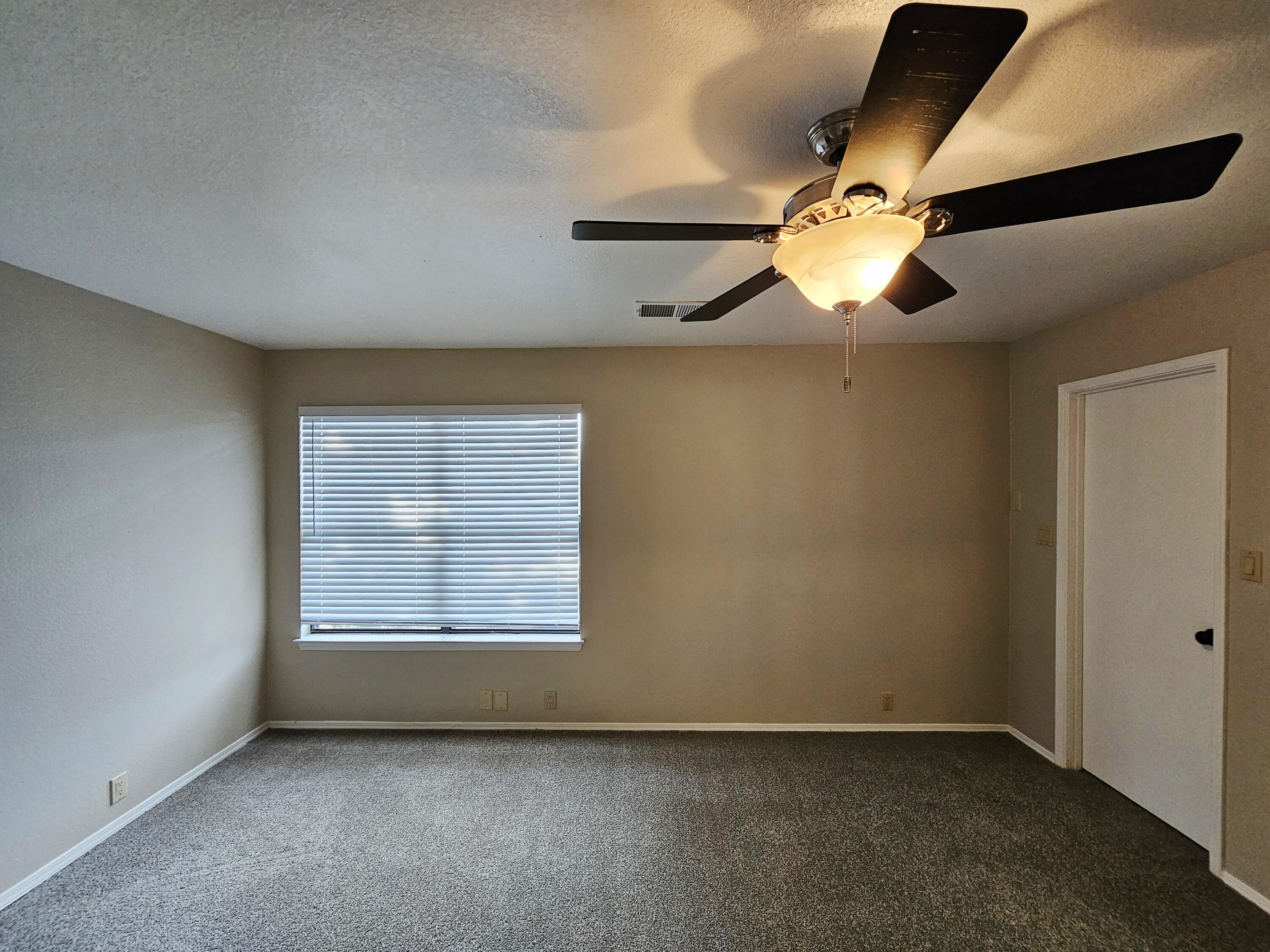 9508 Cargo Avenue NE