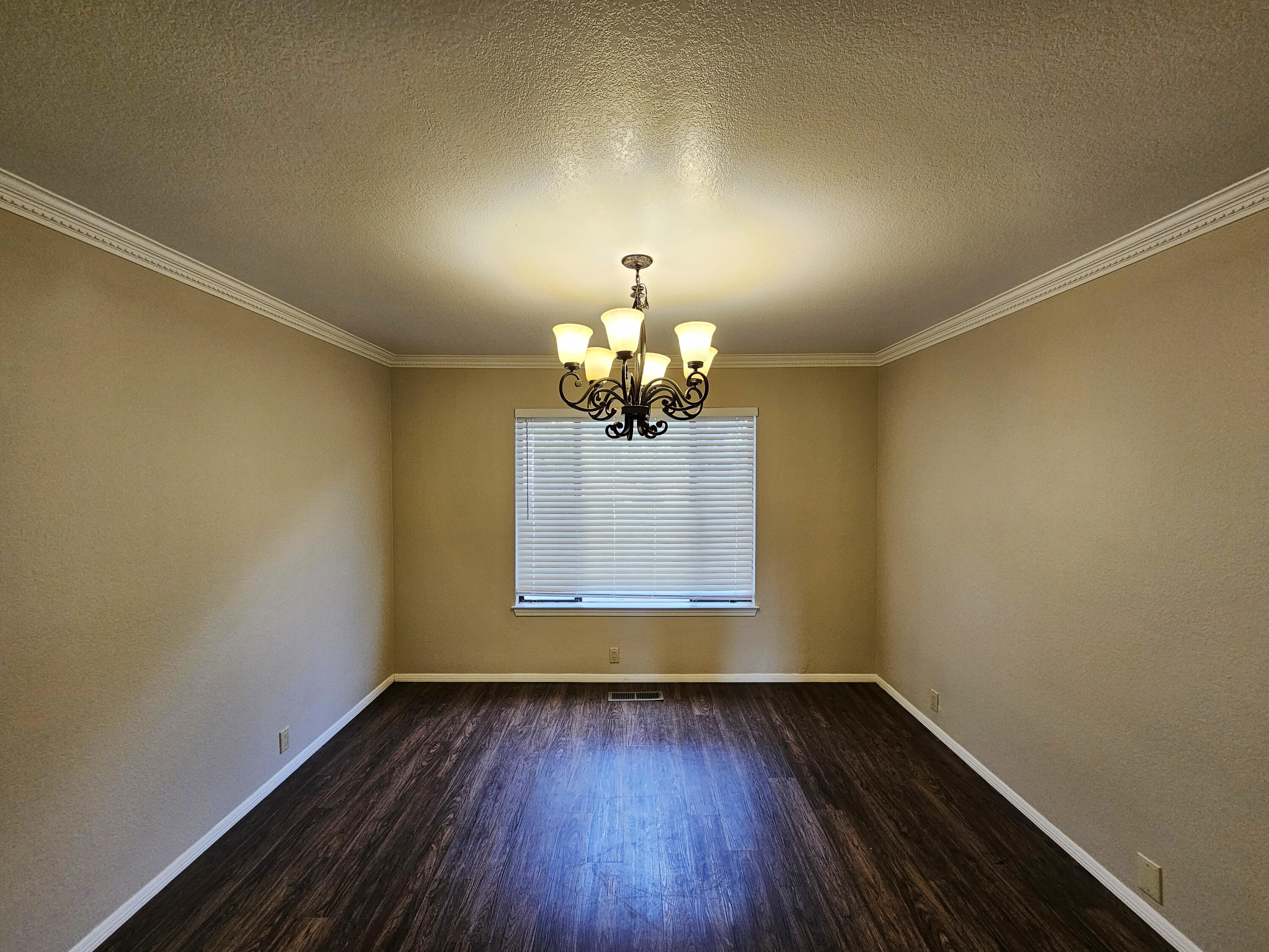 9508 Cargo Avenue NE