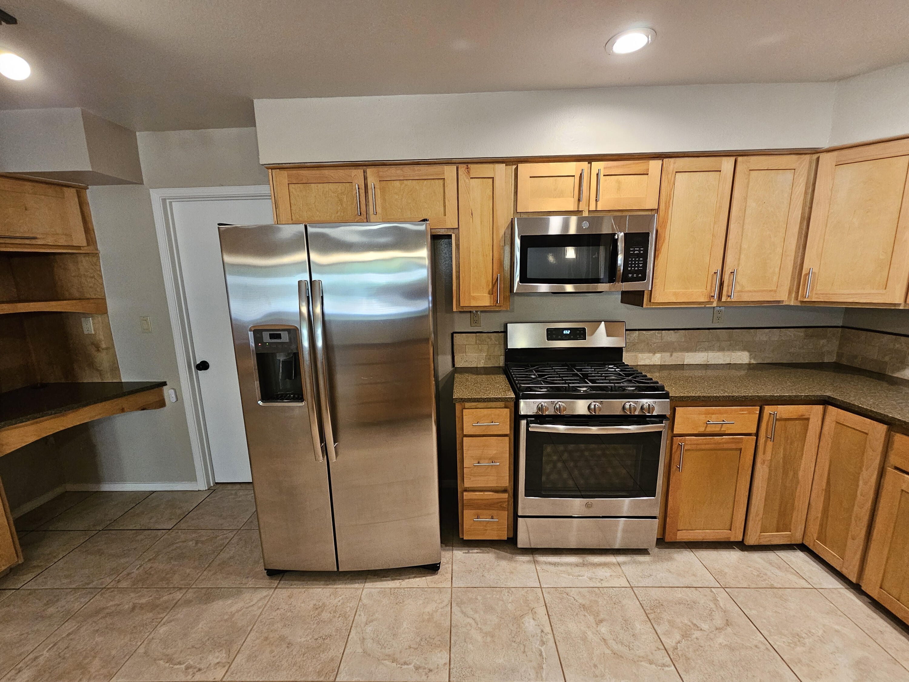 9508 Cargo Avenue NE