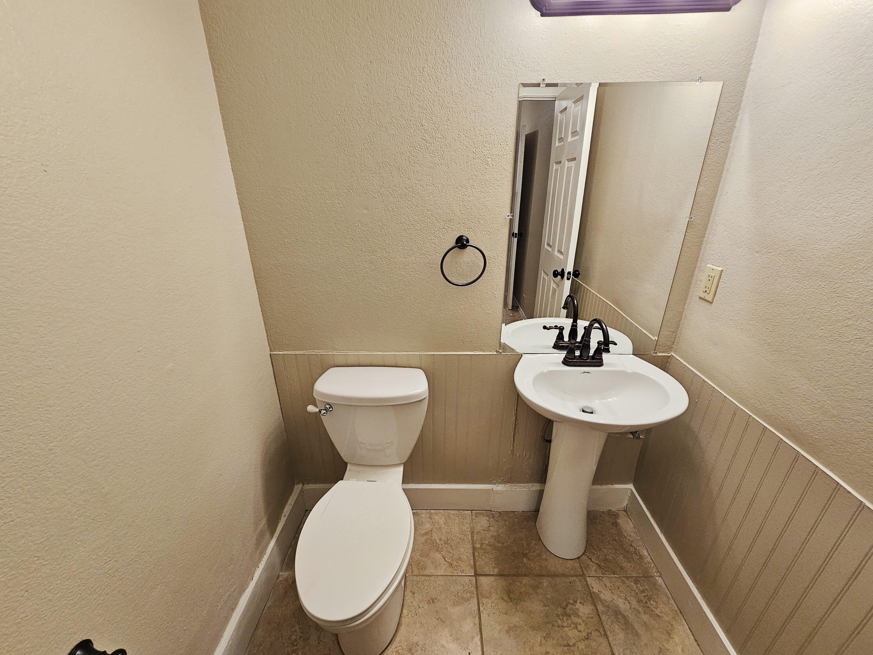 9508 Cargo Avenue NE