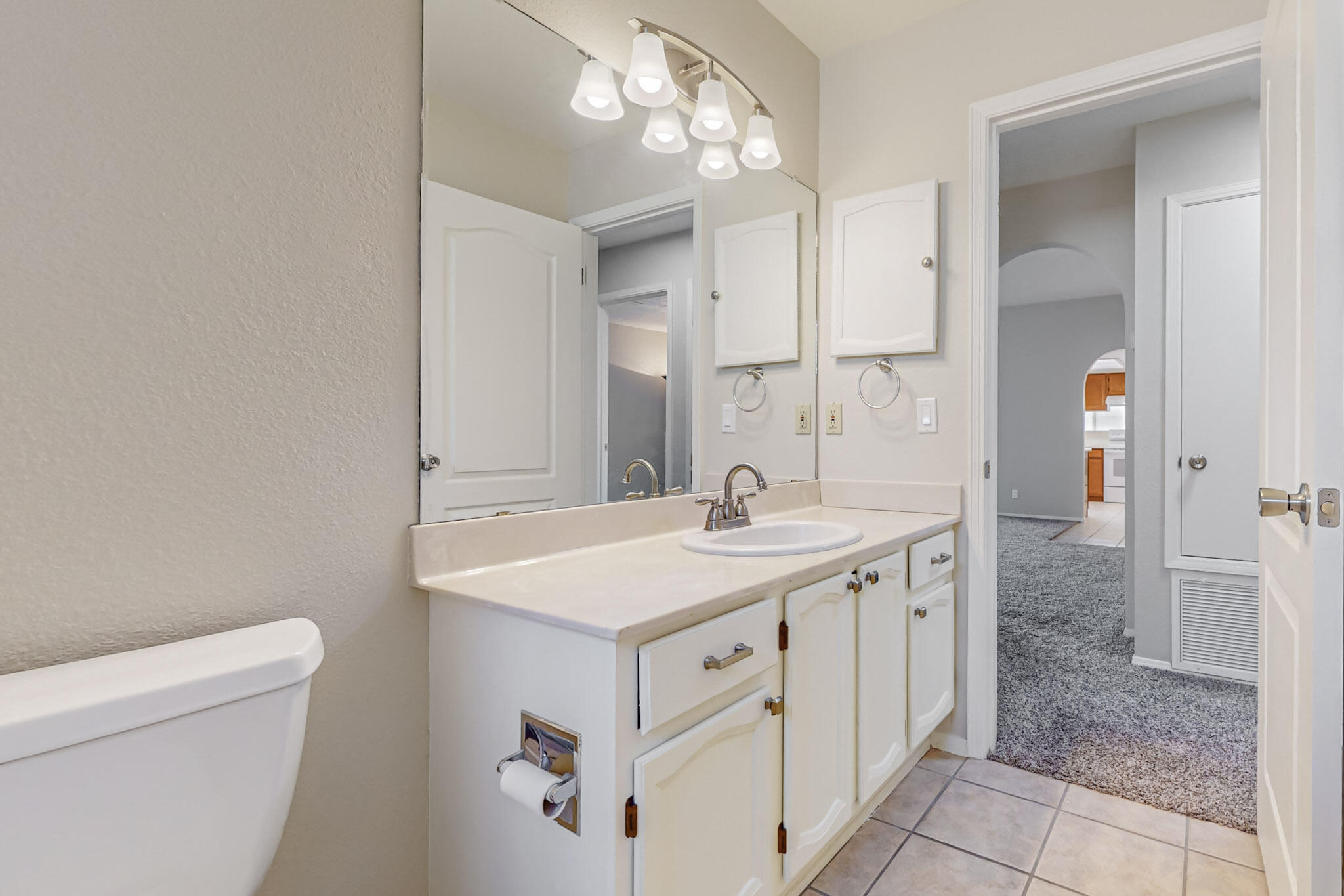 6394 Roadrunner Loop NE