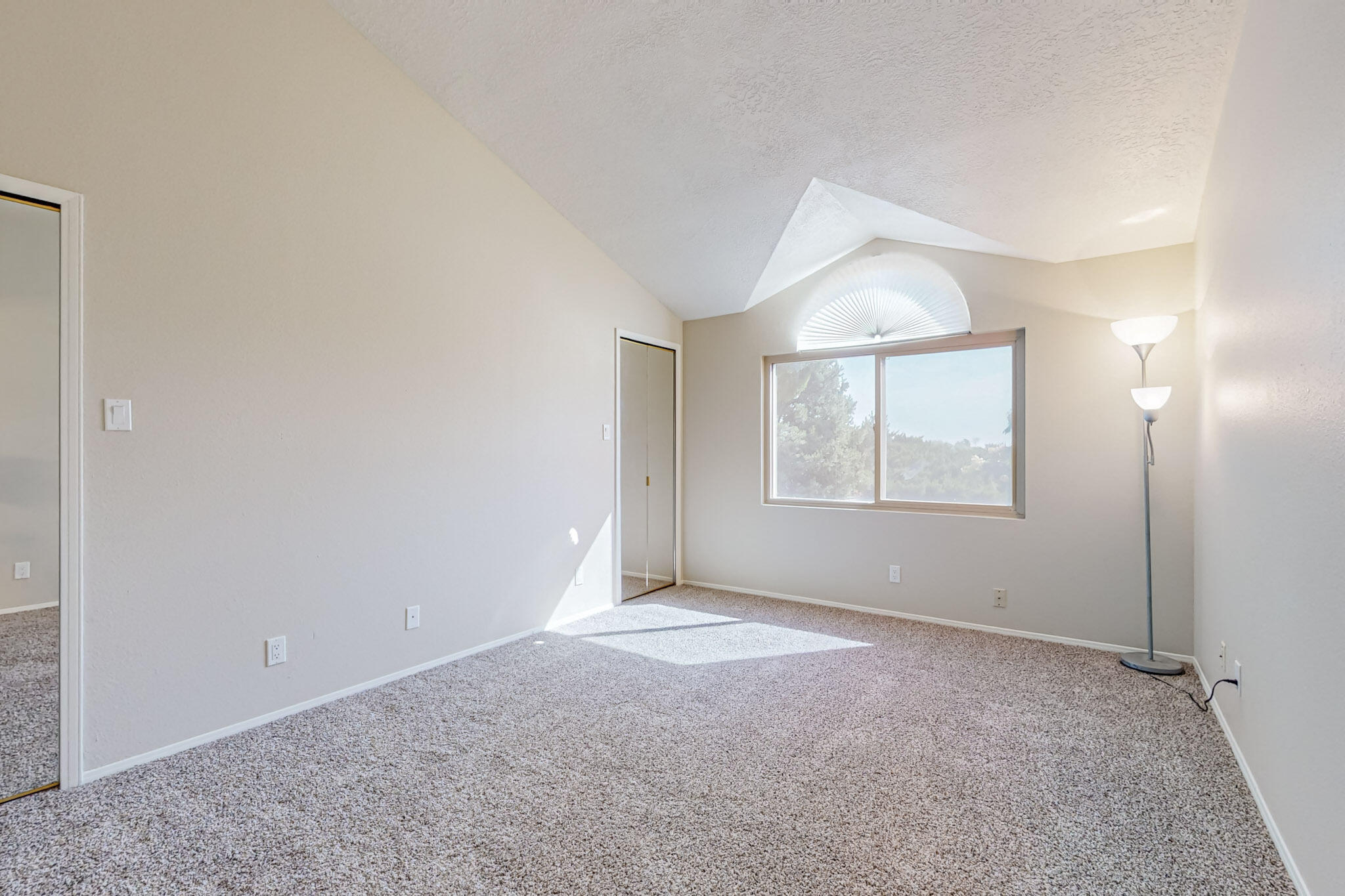 6394 Roadrunner Loop NE