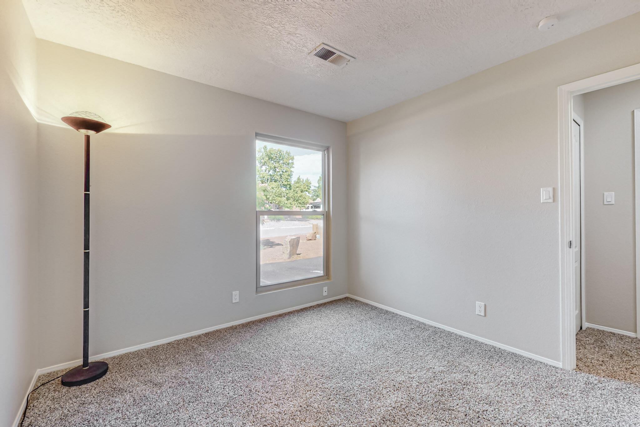 6394 Roadrunner Loop NE