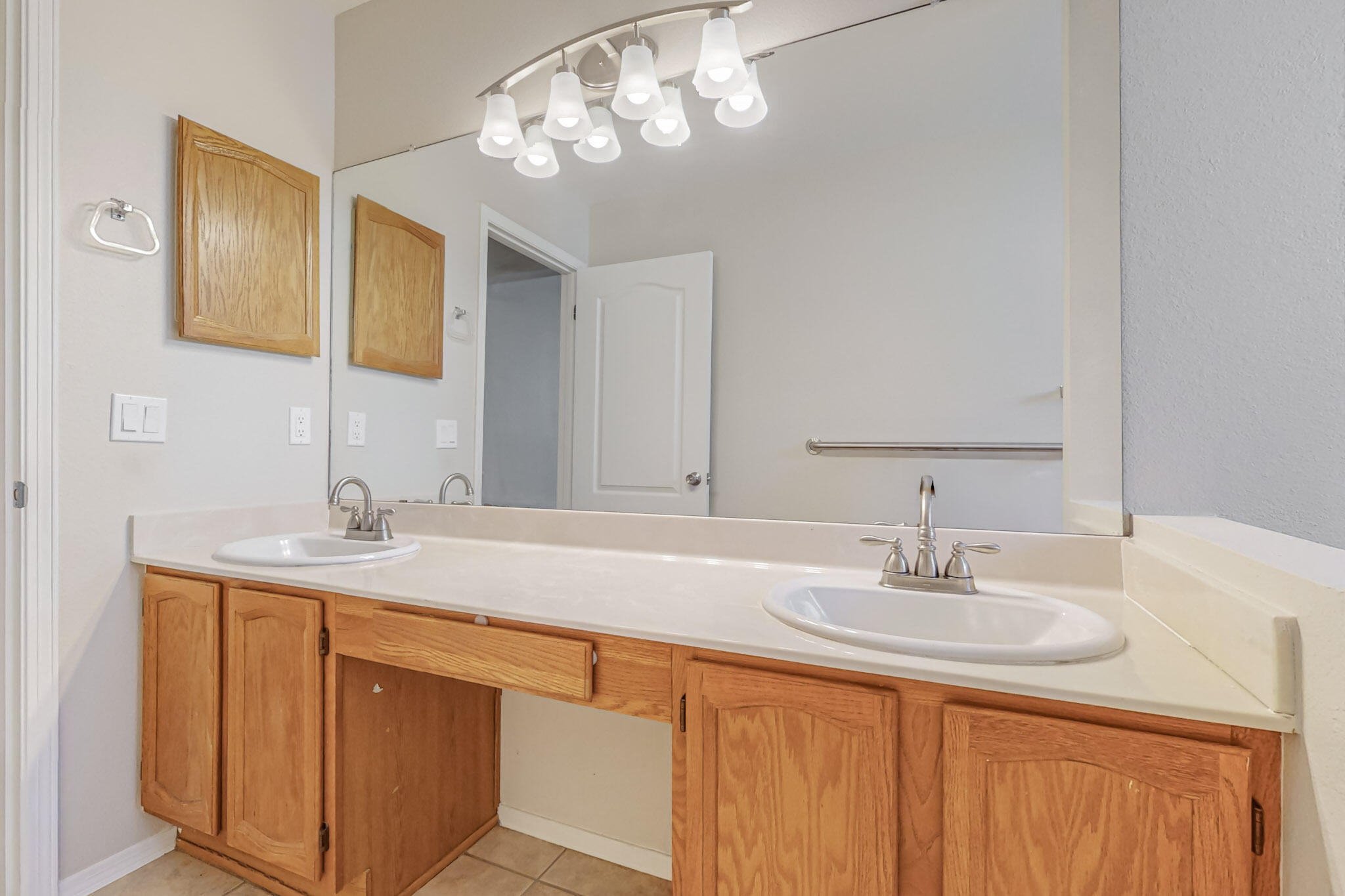 6394 Roadrunner Loop NE