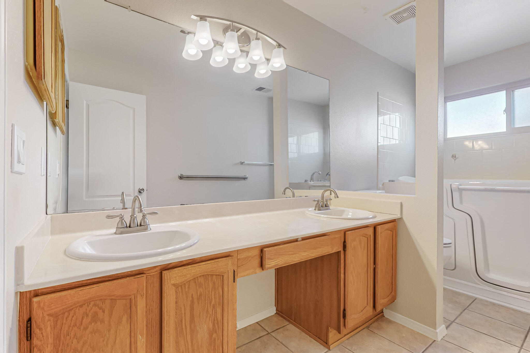 6394 Roadrunner Loop NE